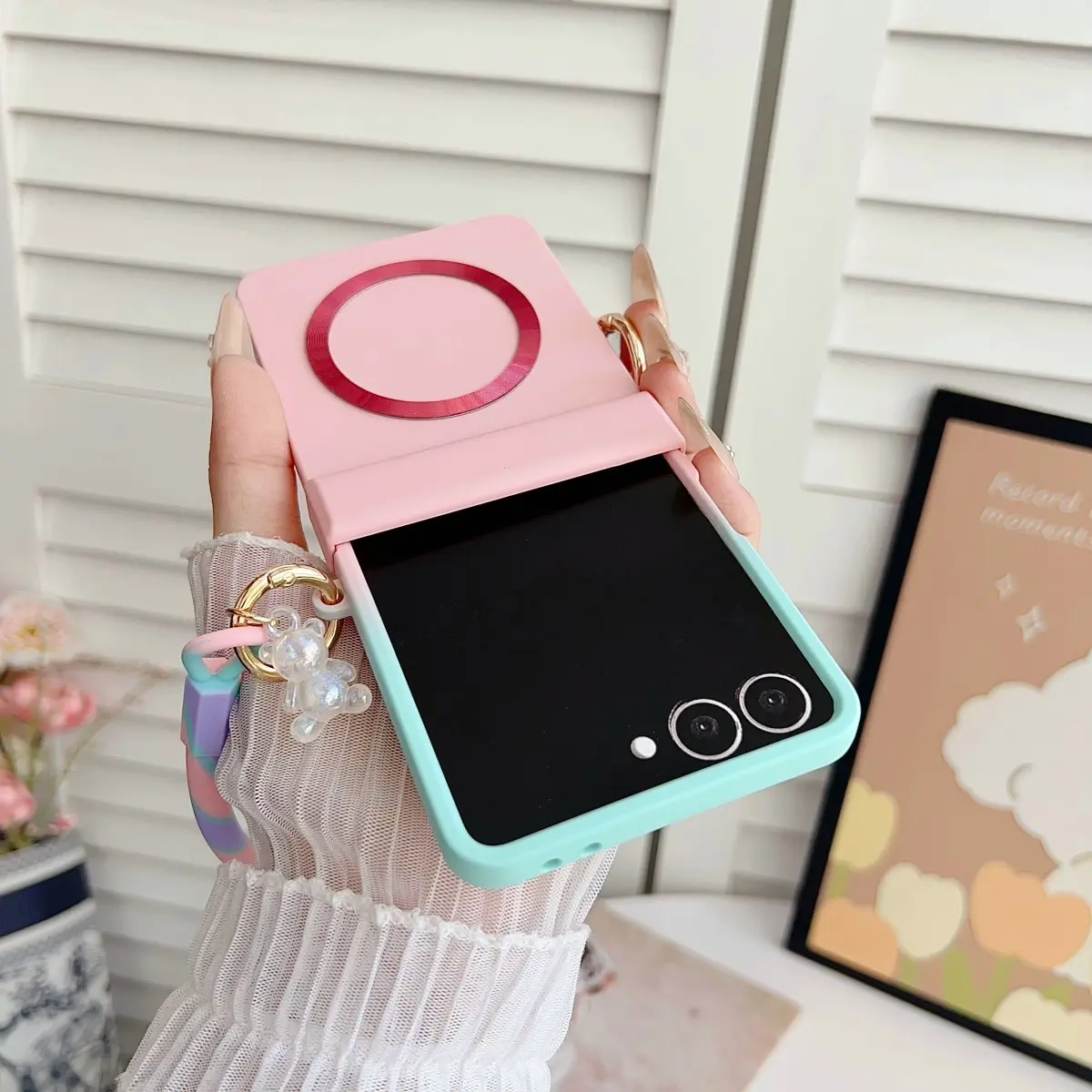 Skin-Like PC One-Piece Side Clip Magnetic Protective Shockproof Phone Case Cover Protector, Smartphone Casing, Accessories, Gradient Silicone Strap, Compatible with Samsung Galaxy Zflip7 Zflip6 Zflip5 Z Flip3 4, Cellphone Accessory