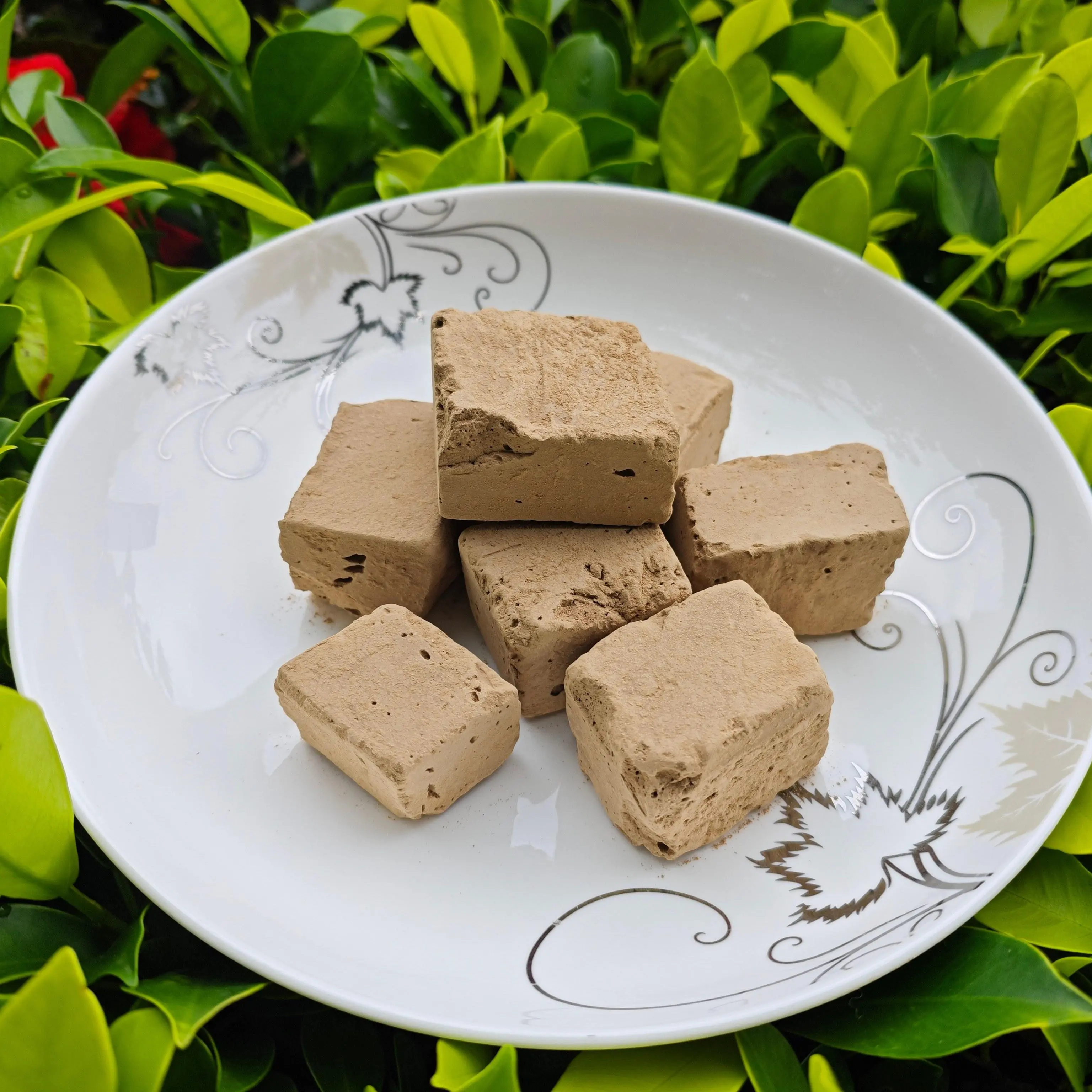 4oz (113g) Cosmetic-Grade Edible Yellow-Brown Kaolin Clay Chunks, 100% Pure Natural No-Additives Clay-Based Garden Rocks with Slightly Sticky Texture, Ideal for Crafts & DIY Enthusiasts