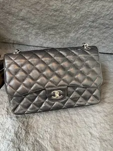 Pre-owned CHANEL SN15 jumbo caviar silver hardware