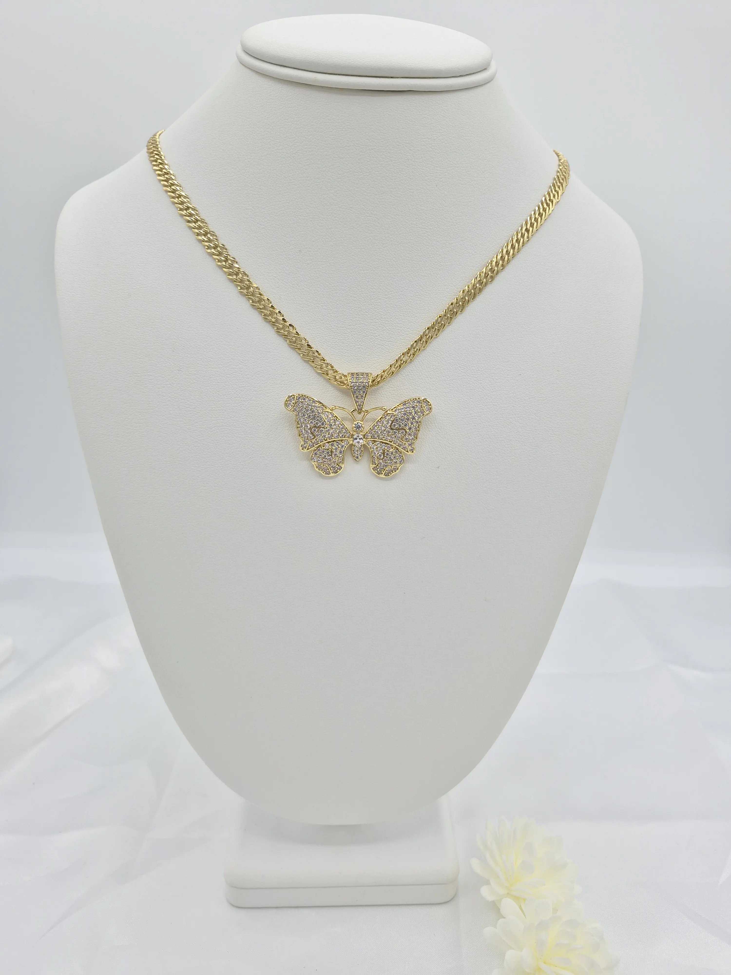 Spanish style chain with a butterfly pendant in 14k god plated. (46)
