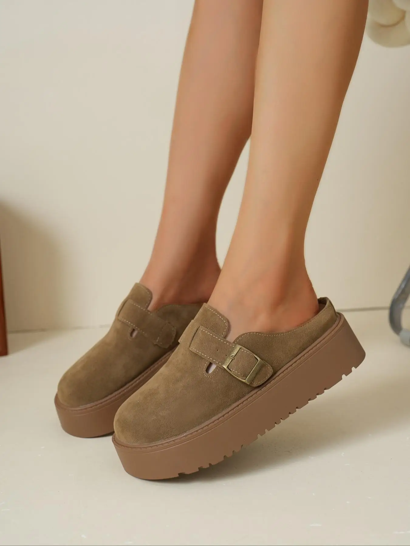 Women's Classic Solid Color Buckle Decorated Thick Bottom Slippers, Walking Shoes, Slipper Sandals, Casual Comfortable Platform Slippers for Indoor &