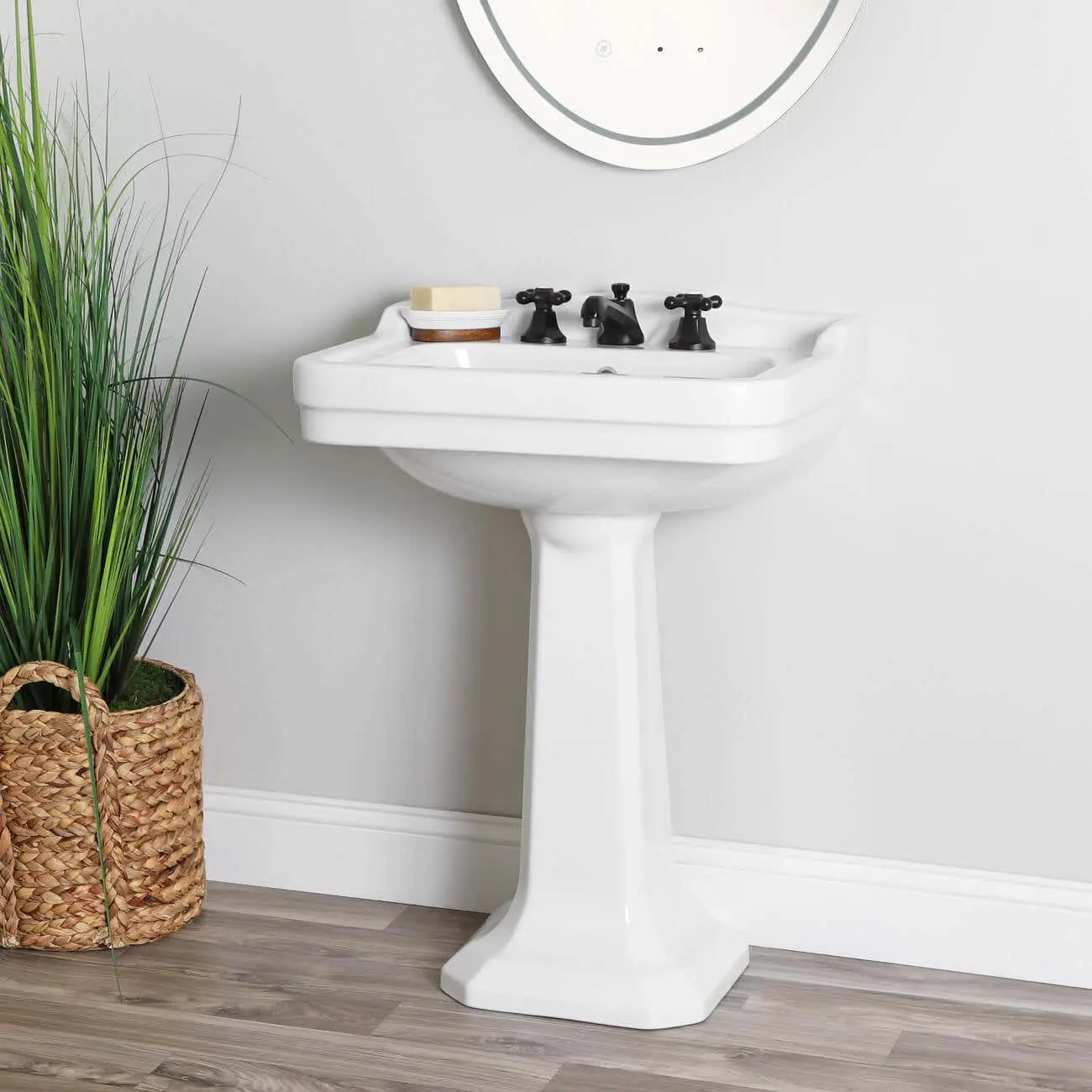 Valeta 24 Inch Pedestal Sink - 8 Inch Faucet Drillings