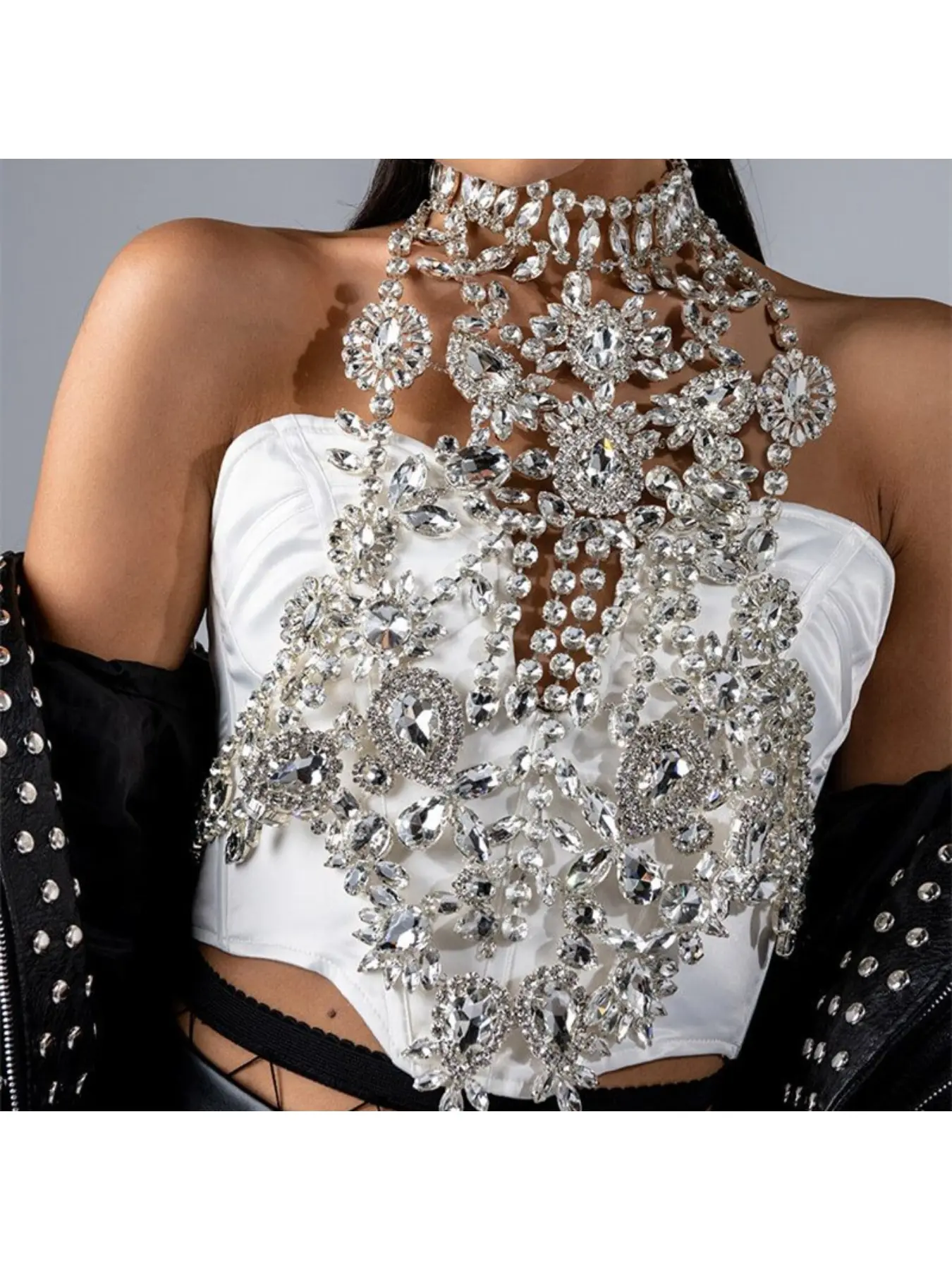 Exaggerated European and American breast chain for women full of diamonds, light luxury dinner catwalk, sexy shiny rhinestone crystal body chain, Chic Body Jewelry, Clavicle Chain, Bling Chain, Body Chain Accessory