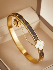 European and American light luxury temperament four-leaf series bracelet, 18K gold-plated stainless steel, high-end, simple, personalized bracelet, fashionable and trendy jewelry, Elegant Jewelry Bracelet