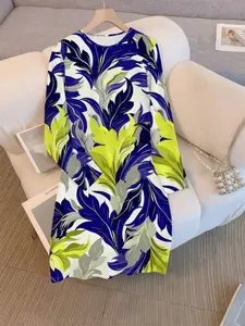 Plus Size Feather Pattern All over Print Long Sleeve Dress, Casual Round Neck Maxi Dress, Versatile Fall Fashion