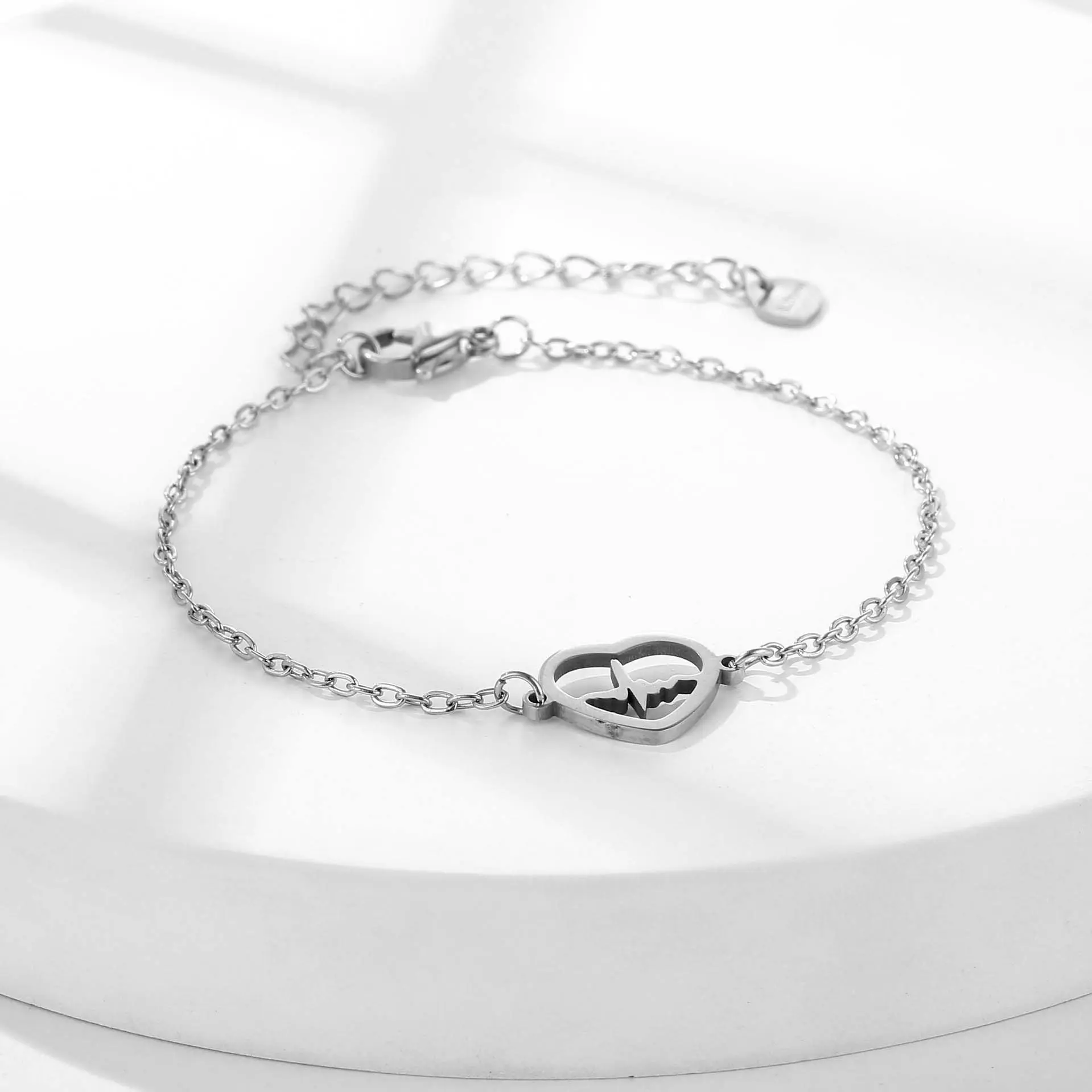 Stainless steel bracelet heart shaped ECG bracelet couple bracelet ladies daily wear gift