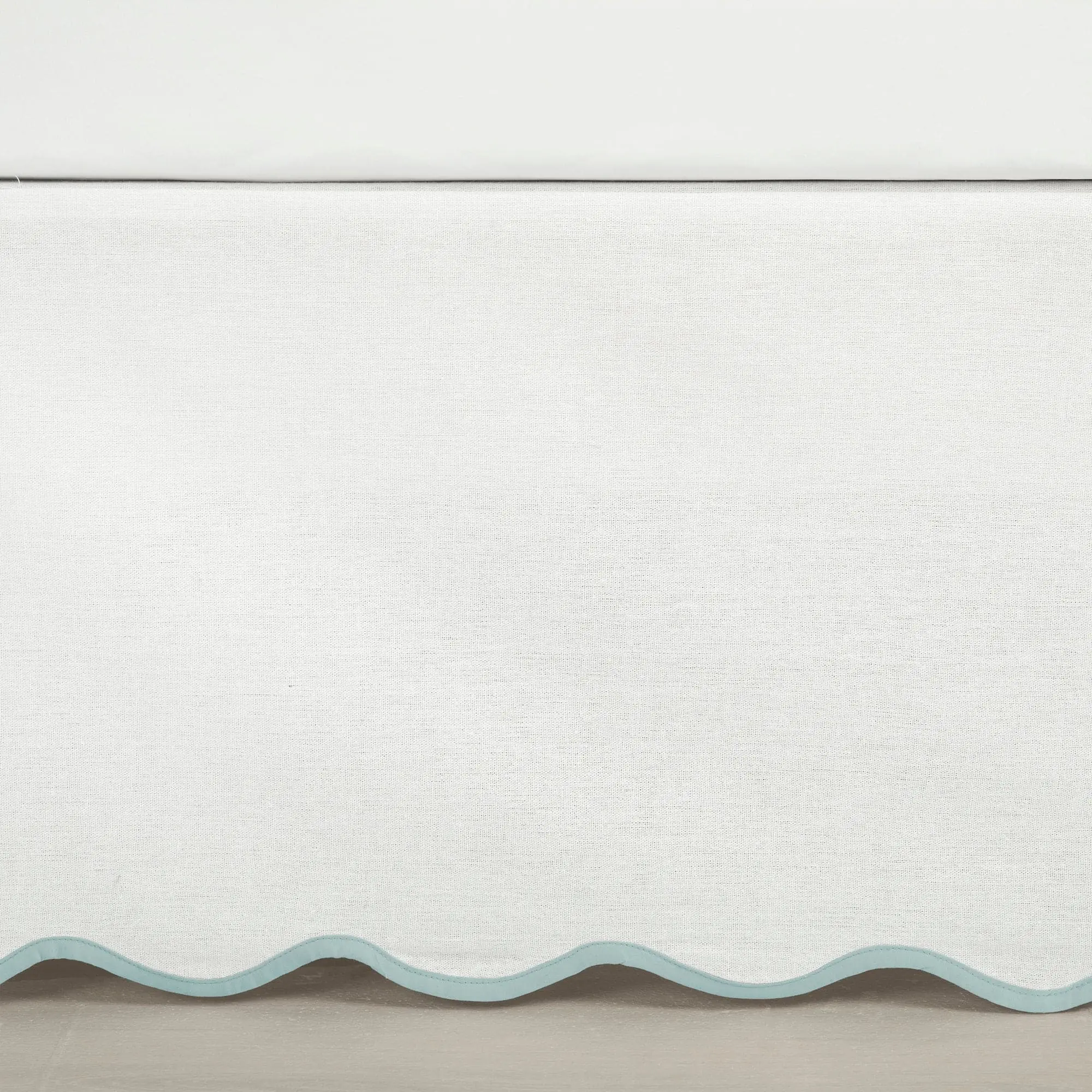 Lush Decor Coastal Chic Seaside Charm Plain King Bed Skirt - Soft Faux Linen Fabric, Versatile Design, 14.5" Drop Coverage, Hides Underbed, Clean Look for Bedroom, Home Decor
