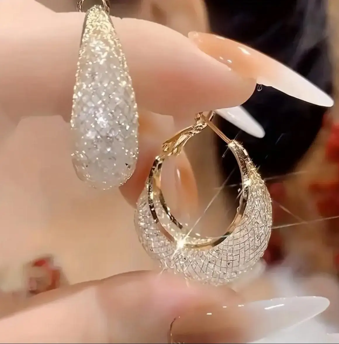 Luxury C-shaped earrings, 18k gold-plated fashionable gold mesh earrings, elegant and fashionable, high-end design luxury earrings, perfect gift for women on Valentine's Day Halloween