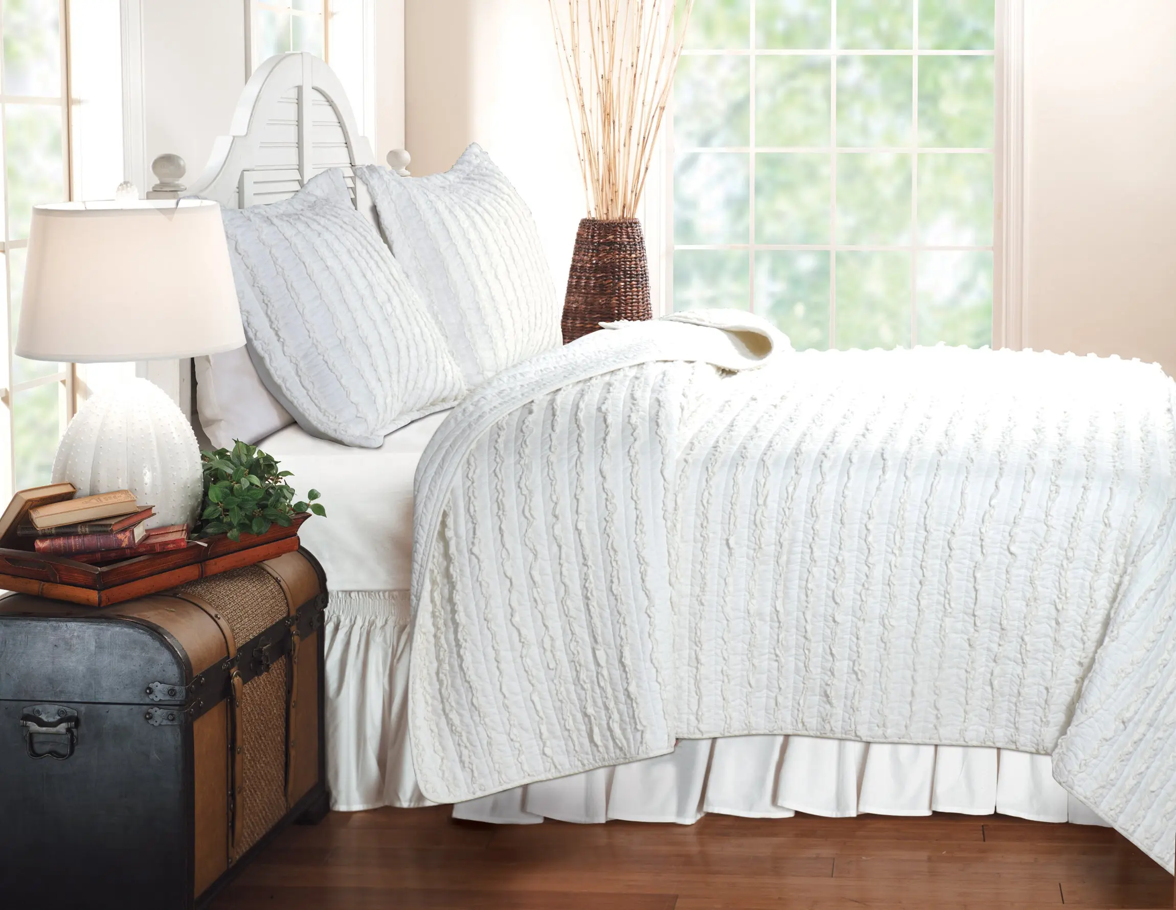 Greenland Home Ruffled White Quilt Set