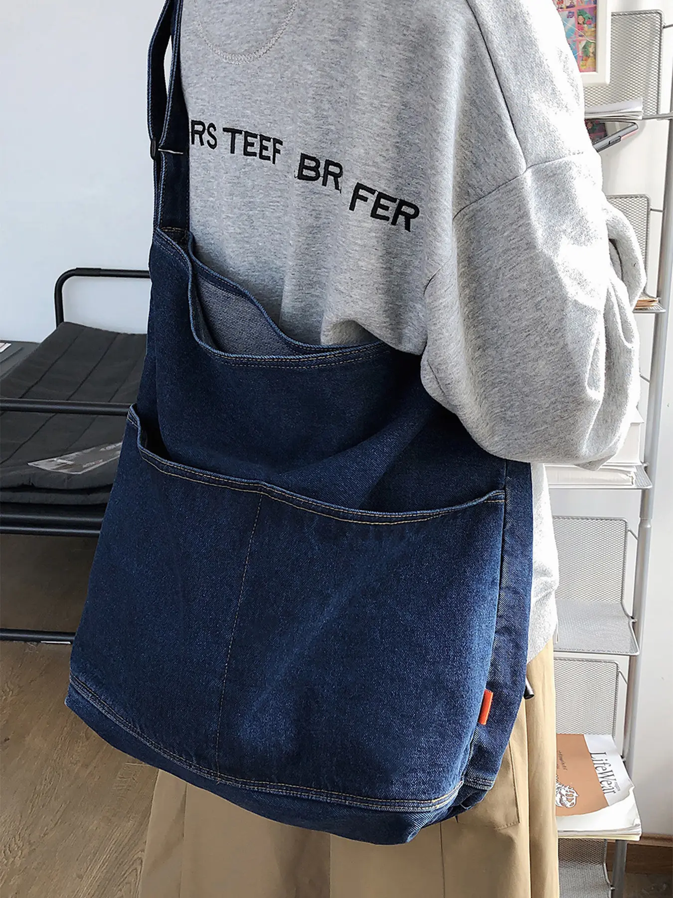 1PC Men's crossbody bag, single shoulder bag, Travel chest bag, solid color denim zipper closure, simple and large capacity, suitable for daily commuting, outdoor travel, camping, suitable for students, campus