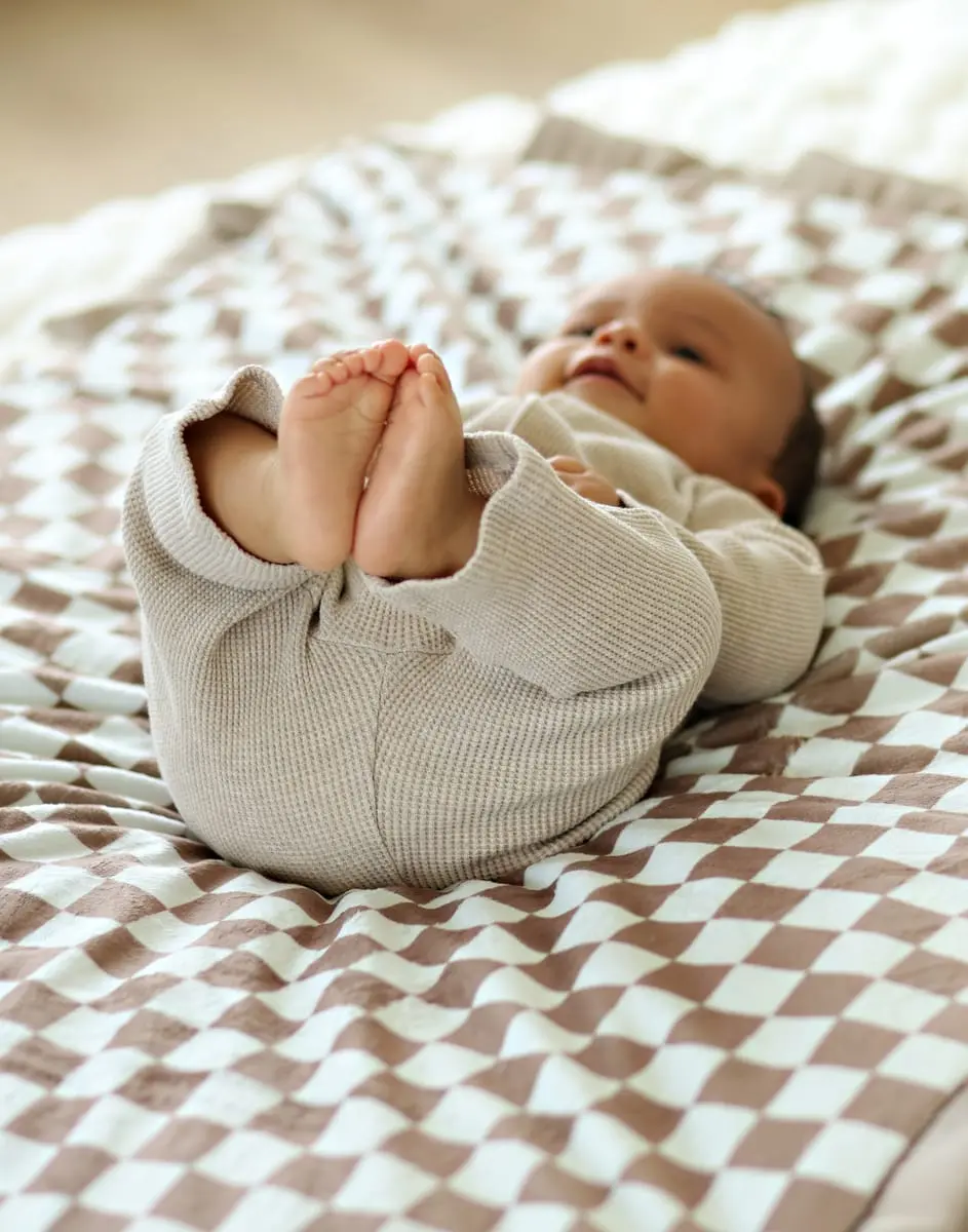 Checkerboard Pattern Blanket - Polyester Milk Chocolate Checkered Cozy Warm Throw, Multi-Size for Nursery Use, Home Bedding & Linens, Cozy Warm Blanket