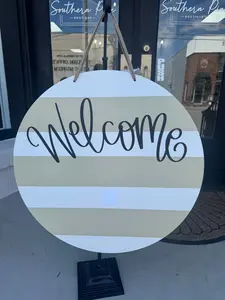 Interchangeable door hanger