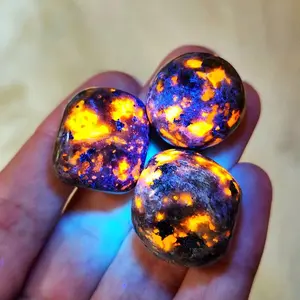 Natural Yooperlite Polished Tumble Fire Rocks 3-5cm Crystal Pebble Flame Stone Chips for Chakra Reiki DIY Home Decor 3 Pieces