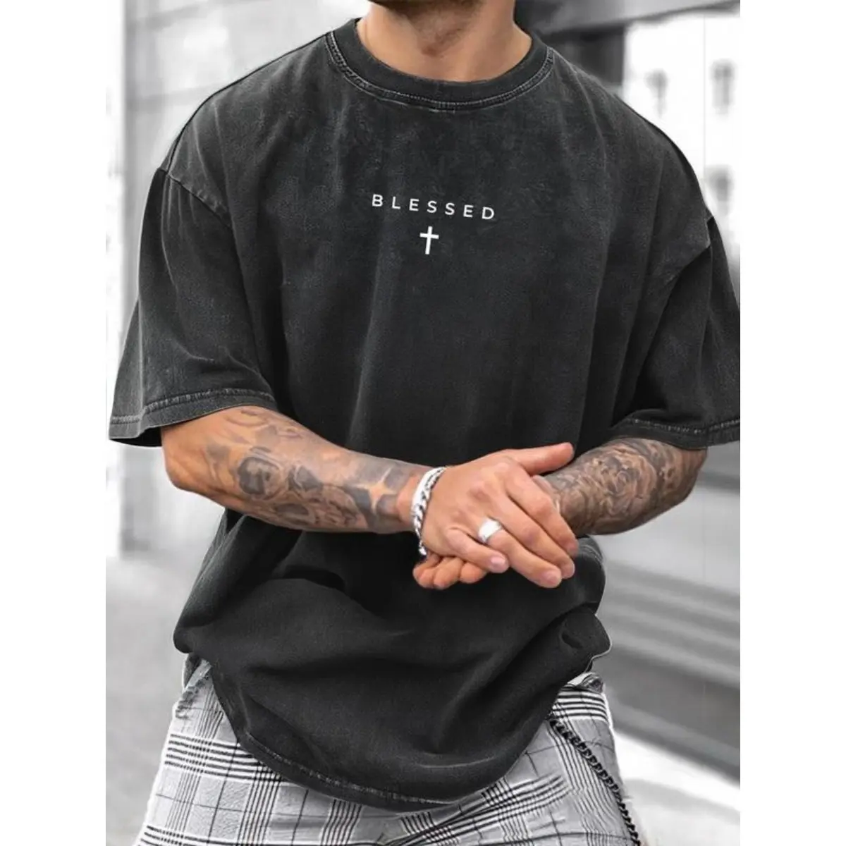 Men's Cross & Letter Print Round Neck Tee, Breathable Casual Street Short Sleeve T-shirt for Summer, Men's Top for Daily Wear Beige Streetwear