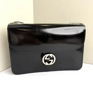 Pre-owned GUCCI Patent Crossbody Bags Interlocking G Medium Black CPU0402