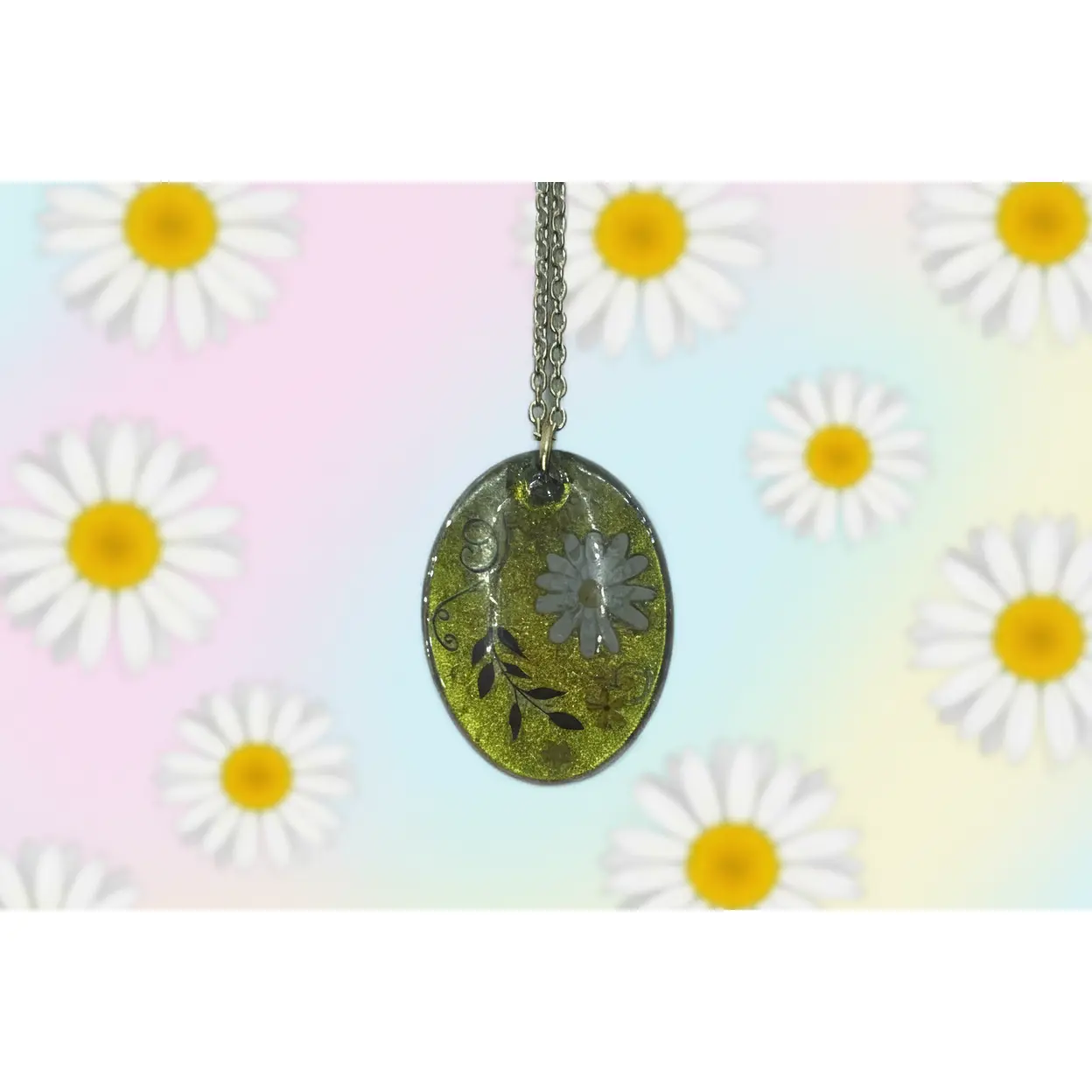 "Chameleon" Daisy Themed, Gold/Green Oval Resin Necklace
