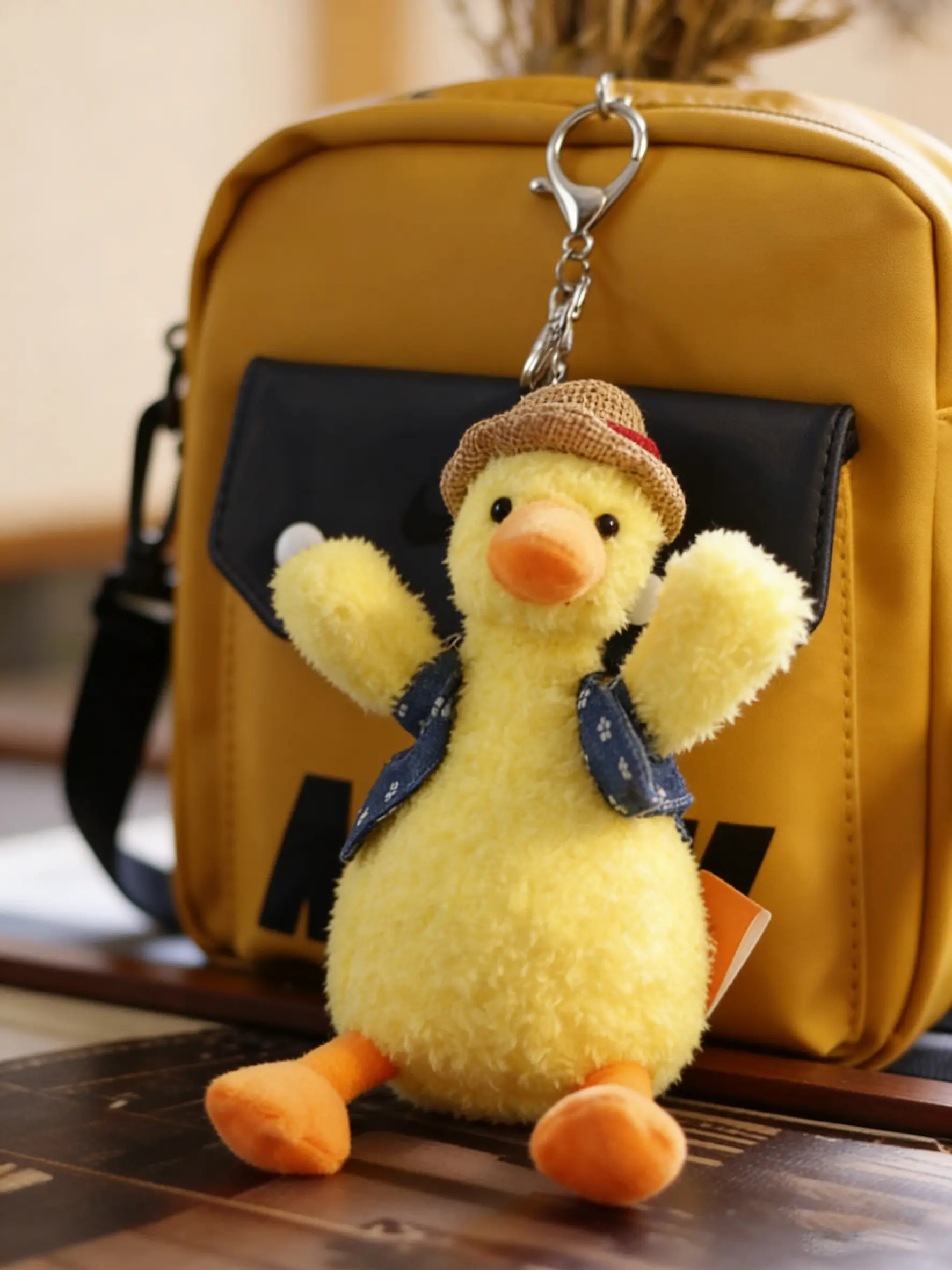 Adorable Plush Duck Hat Keychain, Cute Animal Design Backpack Decoration, Student Bag Accessory, Girls' Purse Ornament, Gift Charm, Keychain for Bags, Cute Keychains, Key Accessories, Key Charms