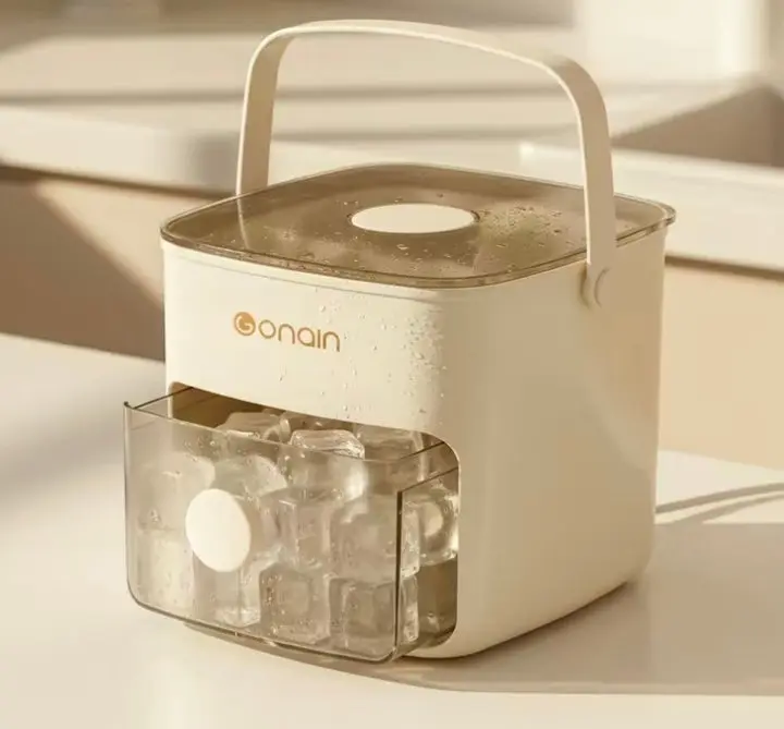 PORTABLE REFILLABLE ICE MACHINE EASY TO USE