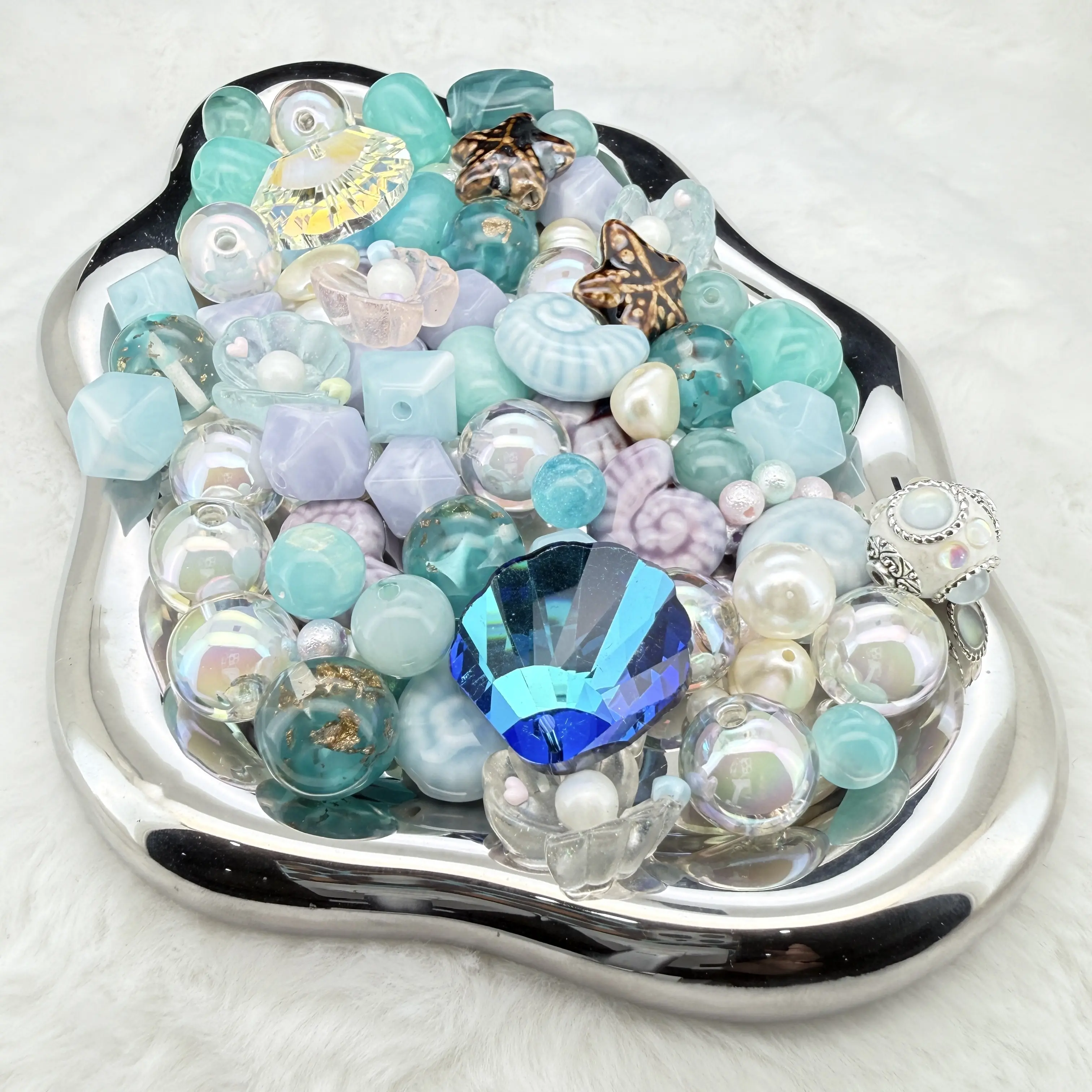 MOJO Artist Mix Collection Collectible Bags with Beads and Accessories, Charms for Crafts, Handmade Item, Mixed Beads for Jewelry Making