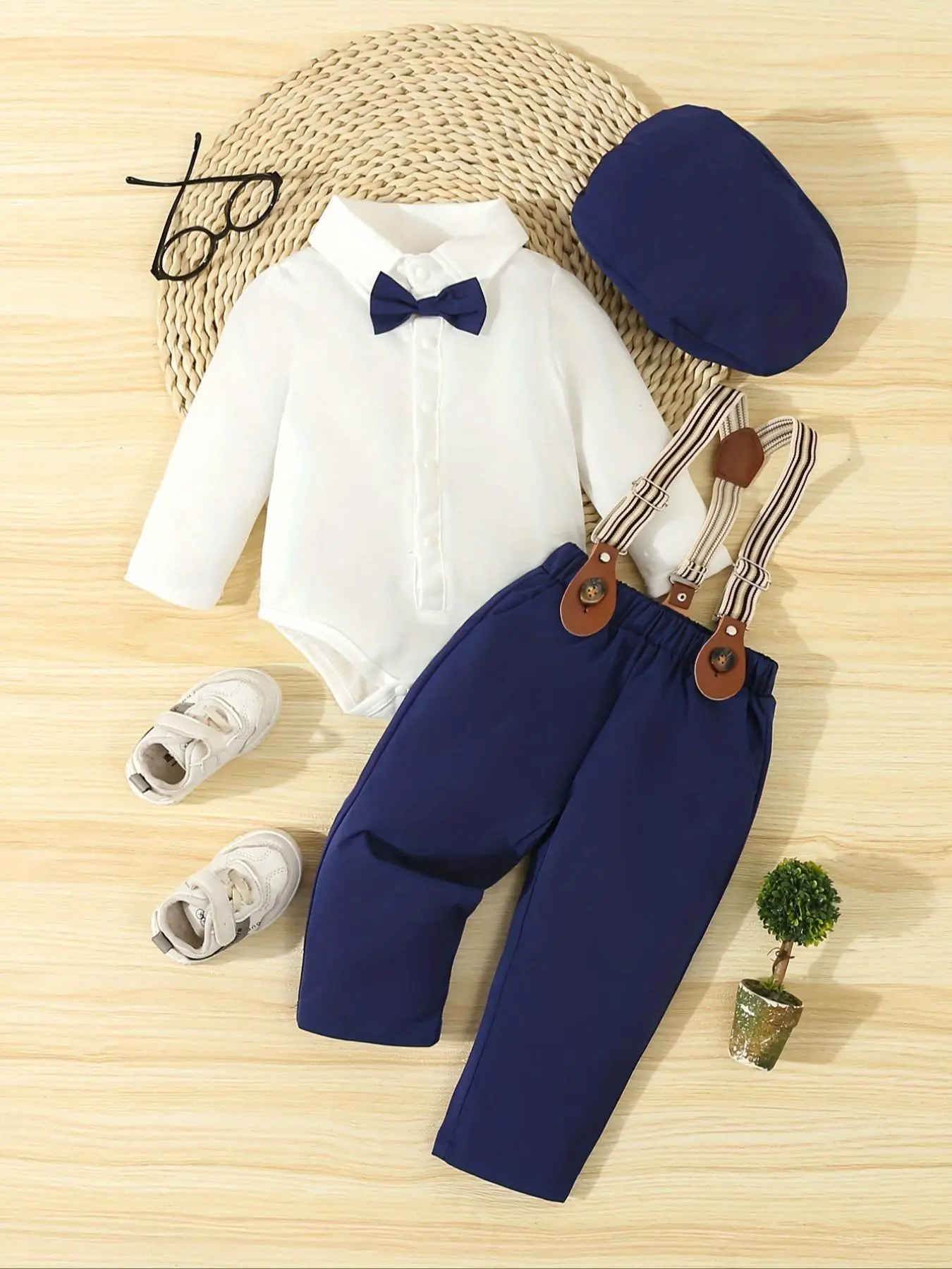 Three-Piece Set Baby Boy's Bow Decor Button Collar Bodysuit & Pocket Suspender Pants & Hat Set, Gift Set, Comfy Machine Washable Fashion Baby Boy Gentleman Suit for Party