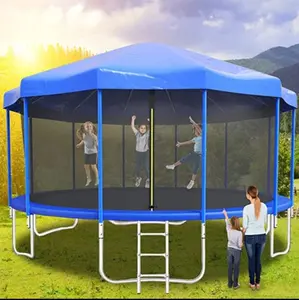 trampolie with cover