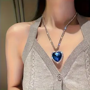 Stylish Fashion Creative Ocean Blue Heart Pendant Necklace - A Timeless Elegant Gift for Birthdays, Christmas, and Anniversaries for Family, Friends, and Couples