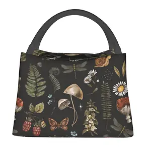 Lunch bag for men and women, reusable hand-held insulation bag, plant mushroom pattern, is an essential item for outdoor camping and daily commuting. It is made of safe and durable insulation material, with a portable and stylish design