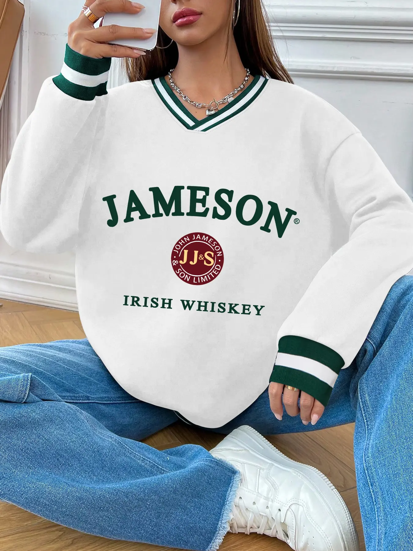 Women's Casual Patchwork V-Neck Long Sleeve Fitted Pullover Sweatshirts, Casual Sweatshirt Tops, Jameson Letter Print, Striped Cuffs and Hem, Fall & Winter Comfortable Top, Perfect for Leisure Outings