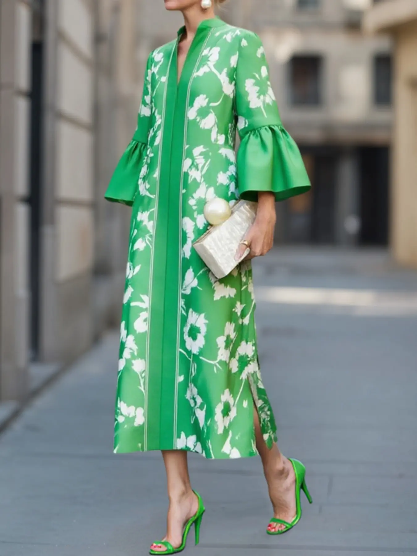 Elegant Chic Feminine Women's Floral Print V-Neck Long Dress, Boho Floral Dress, Flared Bell Sleeve Ruched Side Slit, Loose Fit with Pockets, Stylish Casual Wear, Boho Floral Printed
