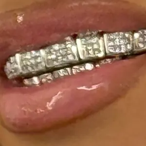 Fashion Hip Hop Teeth Grillz Set, Six-Point Water Drill Design, Unisex Party Accessory for Music Festivals, Shiny Jewelry for Men and Women, Tooth Gems