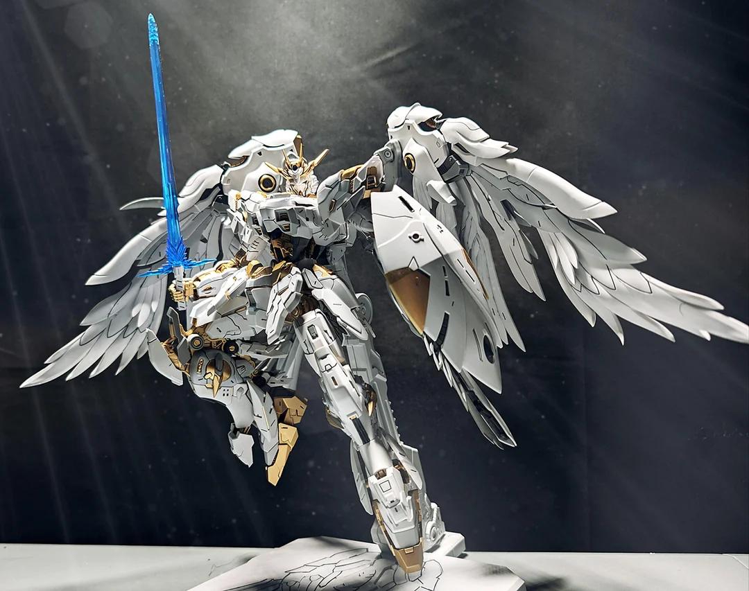 Funtasy Planet 1/100 Mecha Model Kit -Celestial Guardian Oberon, Articulated Action Figure Building Kit, 6 Funnels & Gold Pre-Painted Parts, Premium Gift for Adults & Teens