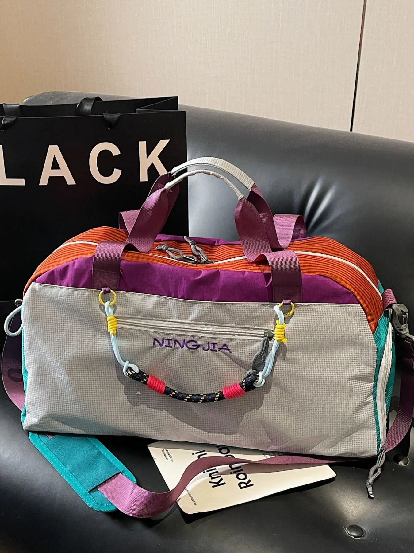 1pc Color Block Hiking Duffle Holdall Bag | Lightweight Water-Resistant Weekender & Gym Bag, Outdoor Fitness Bag, Sports Bags, Workout Bag, Training Bag with Detachable Strap, Ideal for Travel & Outdoor, Sport Gym Bag