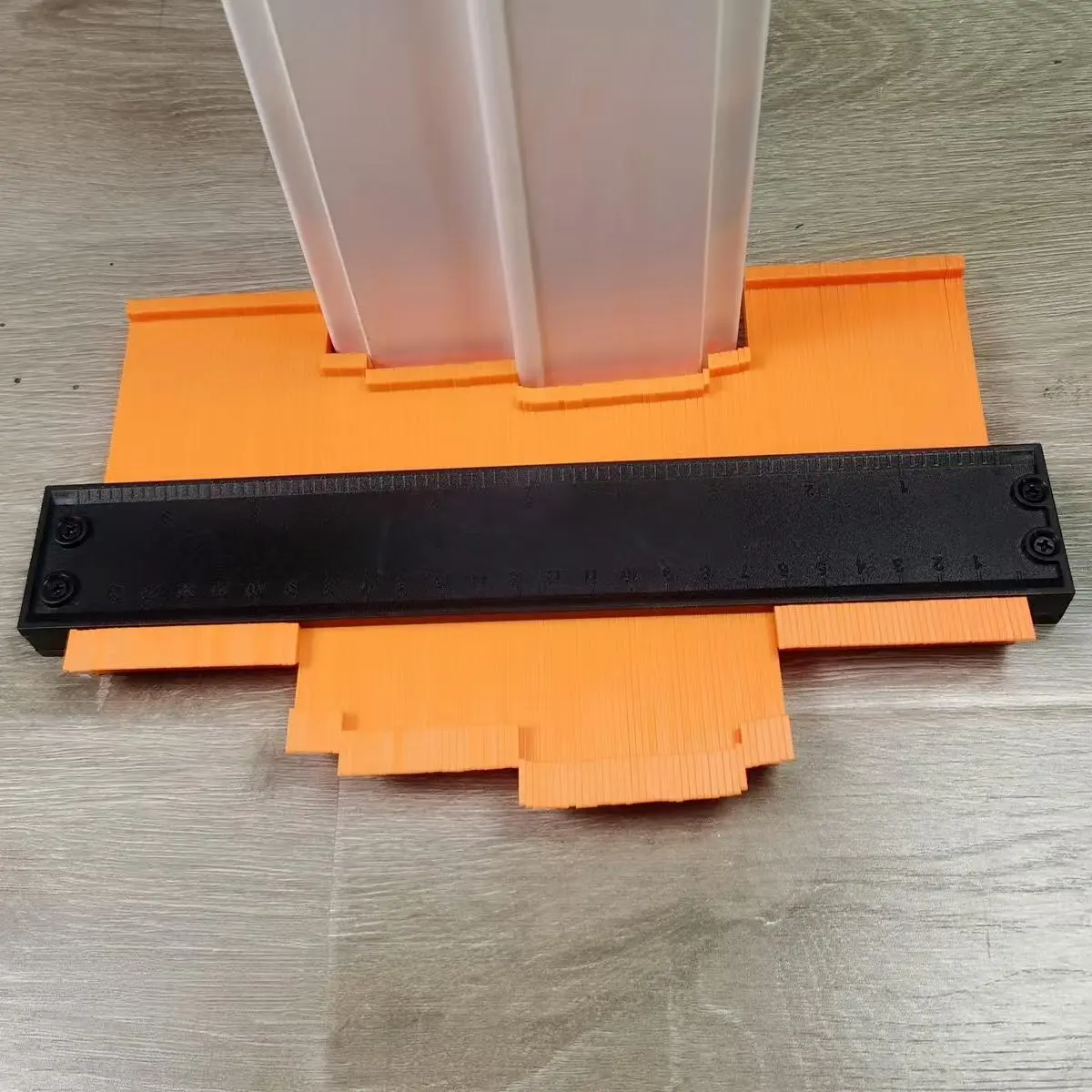Contour Gauge with Lock, Precision Contour Gauge, Adjustable Contour Measuring Tool, Portable Measuring Tool, Measuring Instrument, Precisely Duplicates Irregular Shape, Hand Measuring Tool for Welding, Floor Laying, Woodworking, Measuring Ruler