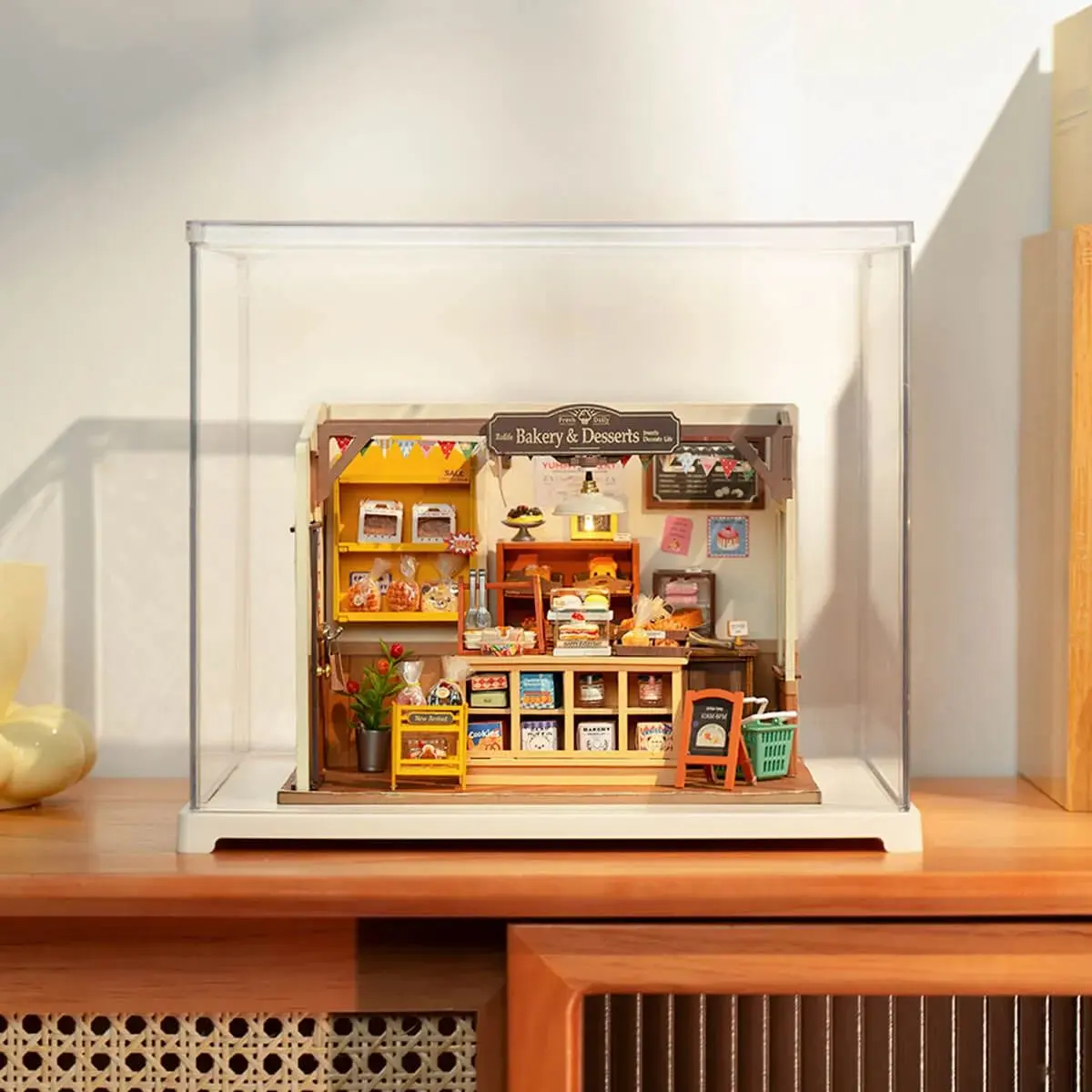 Rolife Miniature House Display Box DF03L with Doors for 3D Puzzles and DIY Kits - Organiser