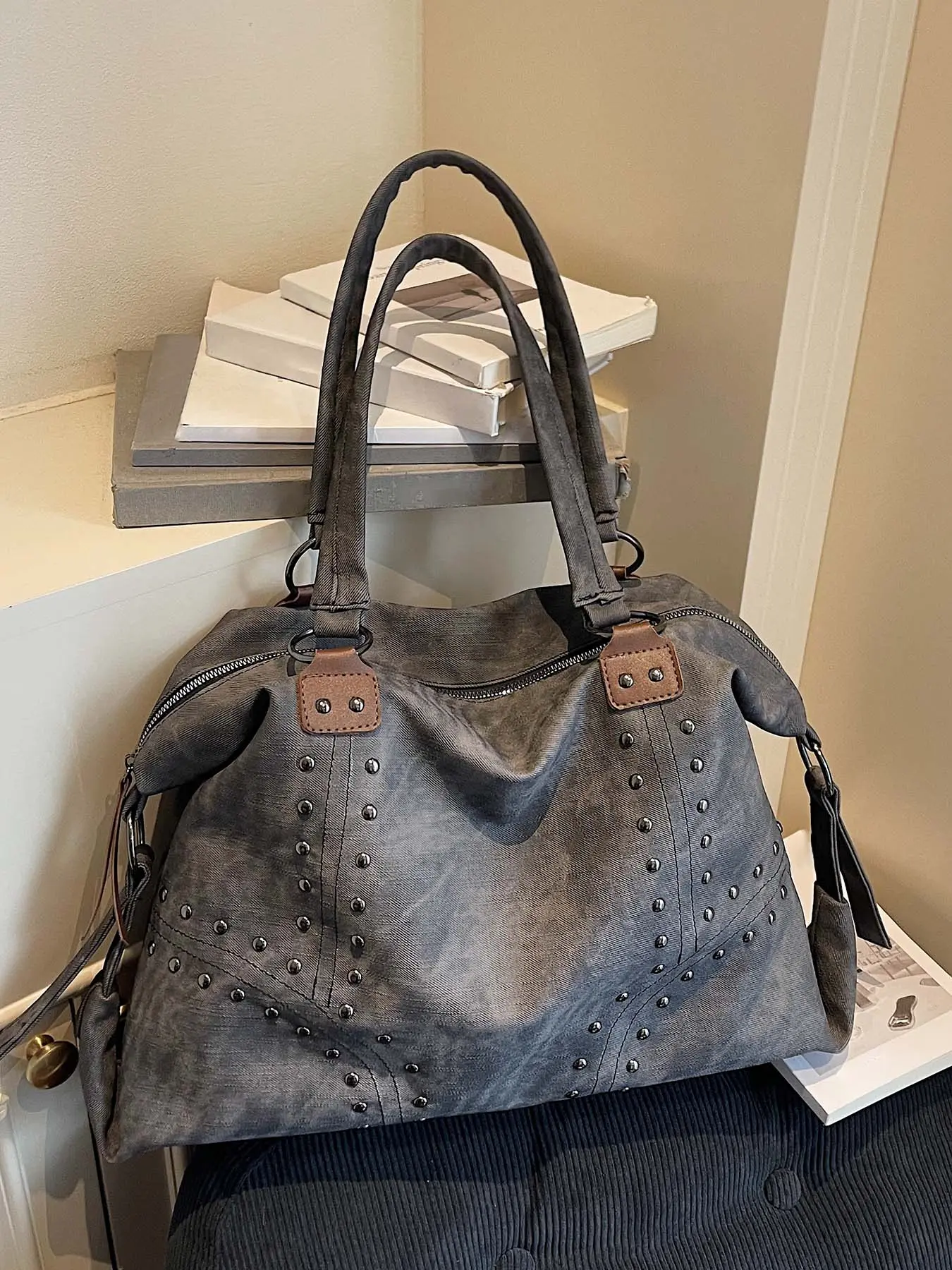 Simple daily commuting casual shoulder handbag, retro distressed texture rivet embellishment design handbag, versatile large capacity suitable for short trips, daily commuting, Casual Handbags