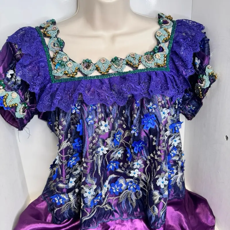 Blusas con tela de tul con mostacia blonda perlada