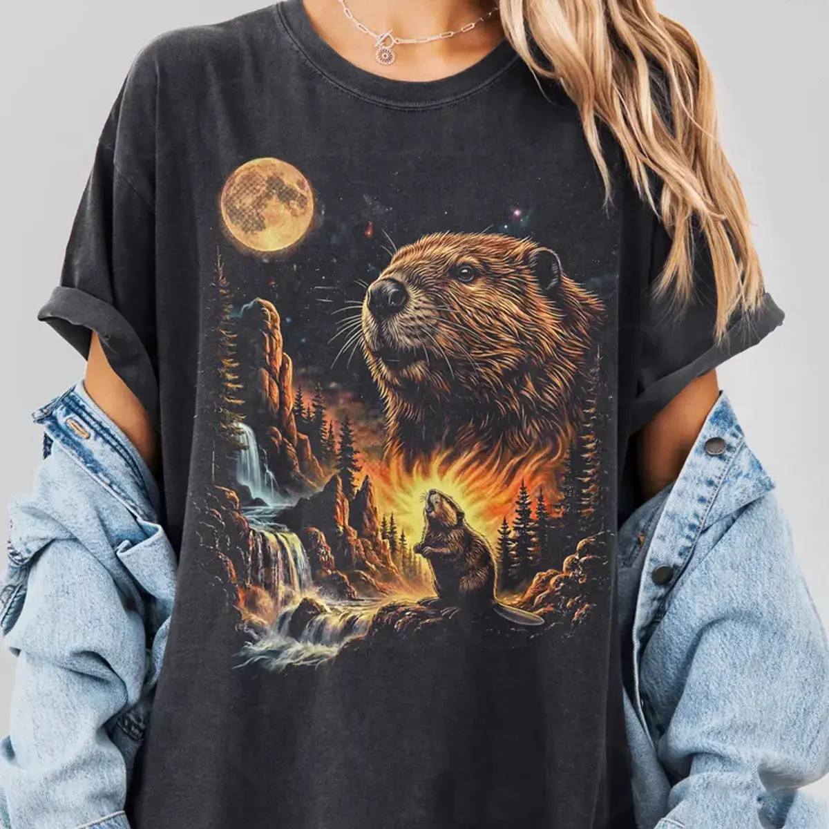 Beaver Vintage Moon 90 Graphic T-Shirt, Retro Wildlife Night Sky Cosmic Landscape Nature Tee, Beaver Lover Animal Gift Shirt