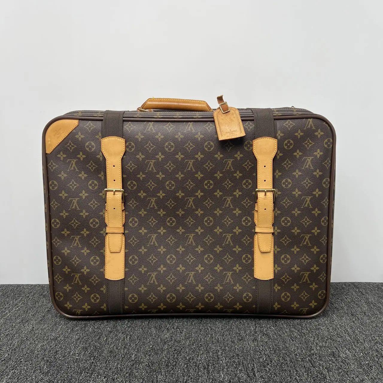 Pre-owned Louis Vuitton Monogram Satellite 60 Suitcase with charm