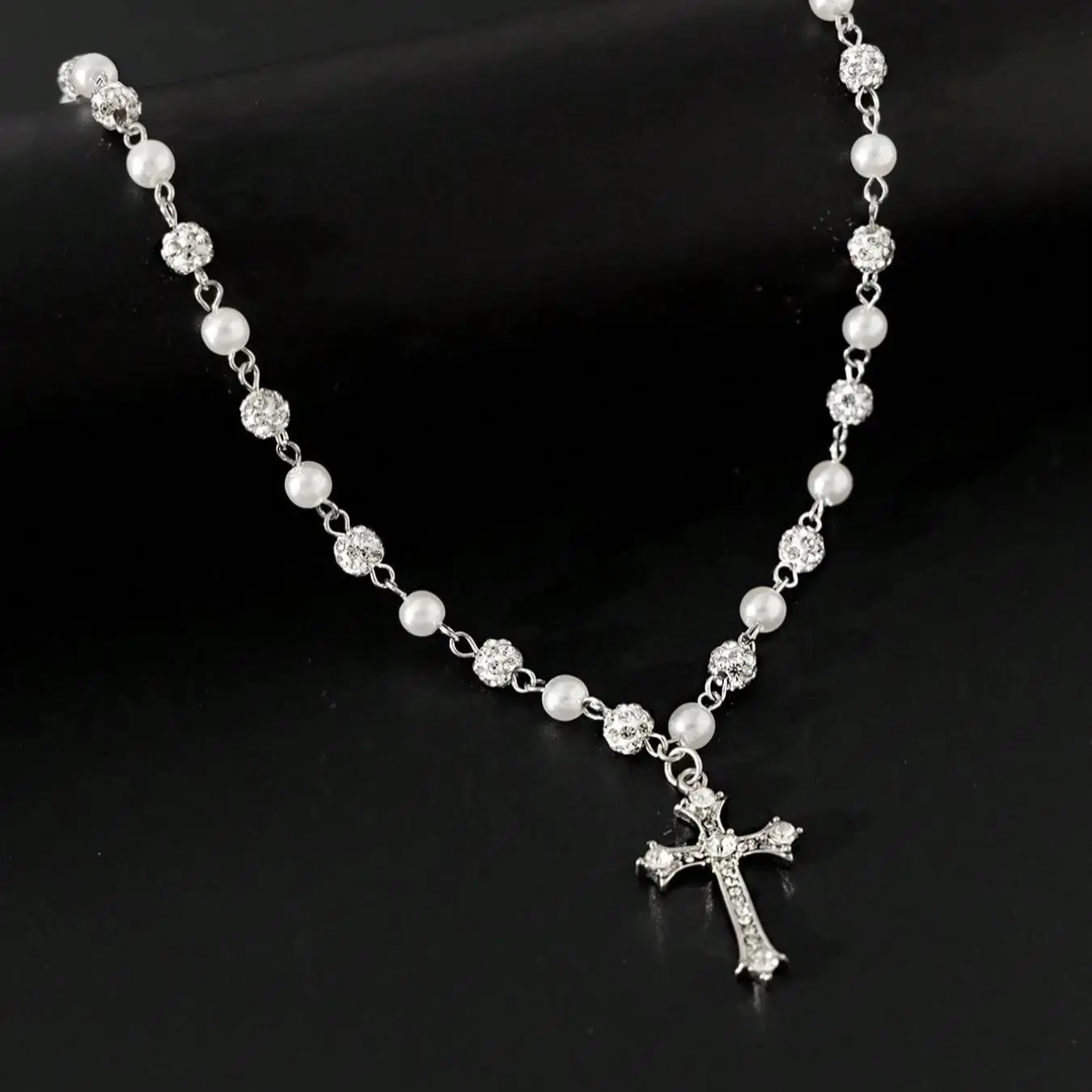 Vintage-Style Faux Pearl Necklace with Rhinestone Cross Pendant, Hip Hop Punk Jewelry, Bling Faux Pearl Chain Necklace, Trendy Necklace, Necklace Gift