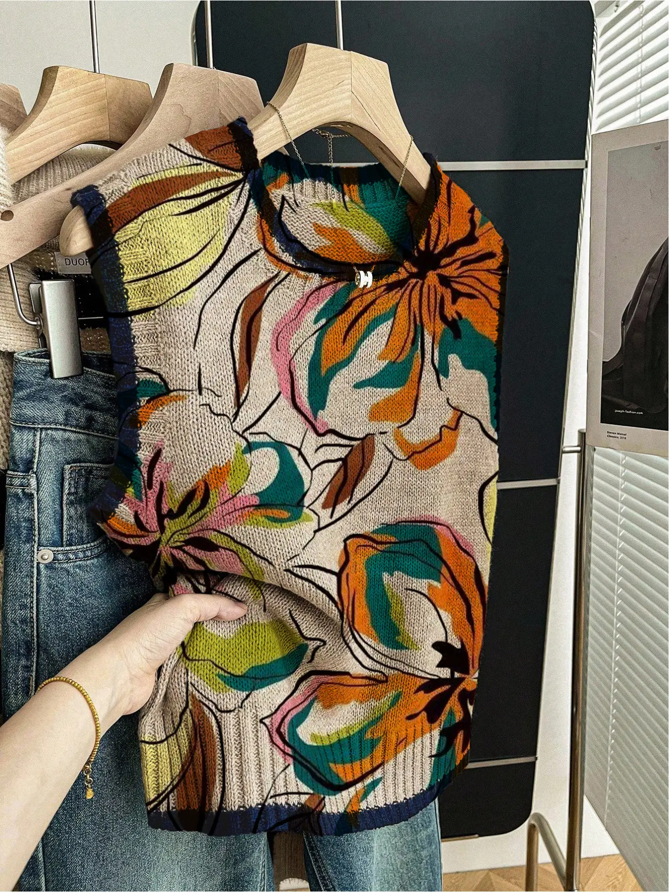 1 piece + Spring and summer back-to-school casual style loose round-neck sleeveless woolen dark blue edge-contrasting floral printed women's knitted top for women's outings, paired with a vest, worn alone, Womenswear