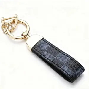 Premium Leather Print Horseshoe Keychain Unisex Metal Buckle Durable Elegant, Stylish Key Holder for Daily Use Bags Cars Keys, Perfect Gift for Birthday Christmas Thanksgiving, Universal Auto Accessory for Men Women All Occasions