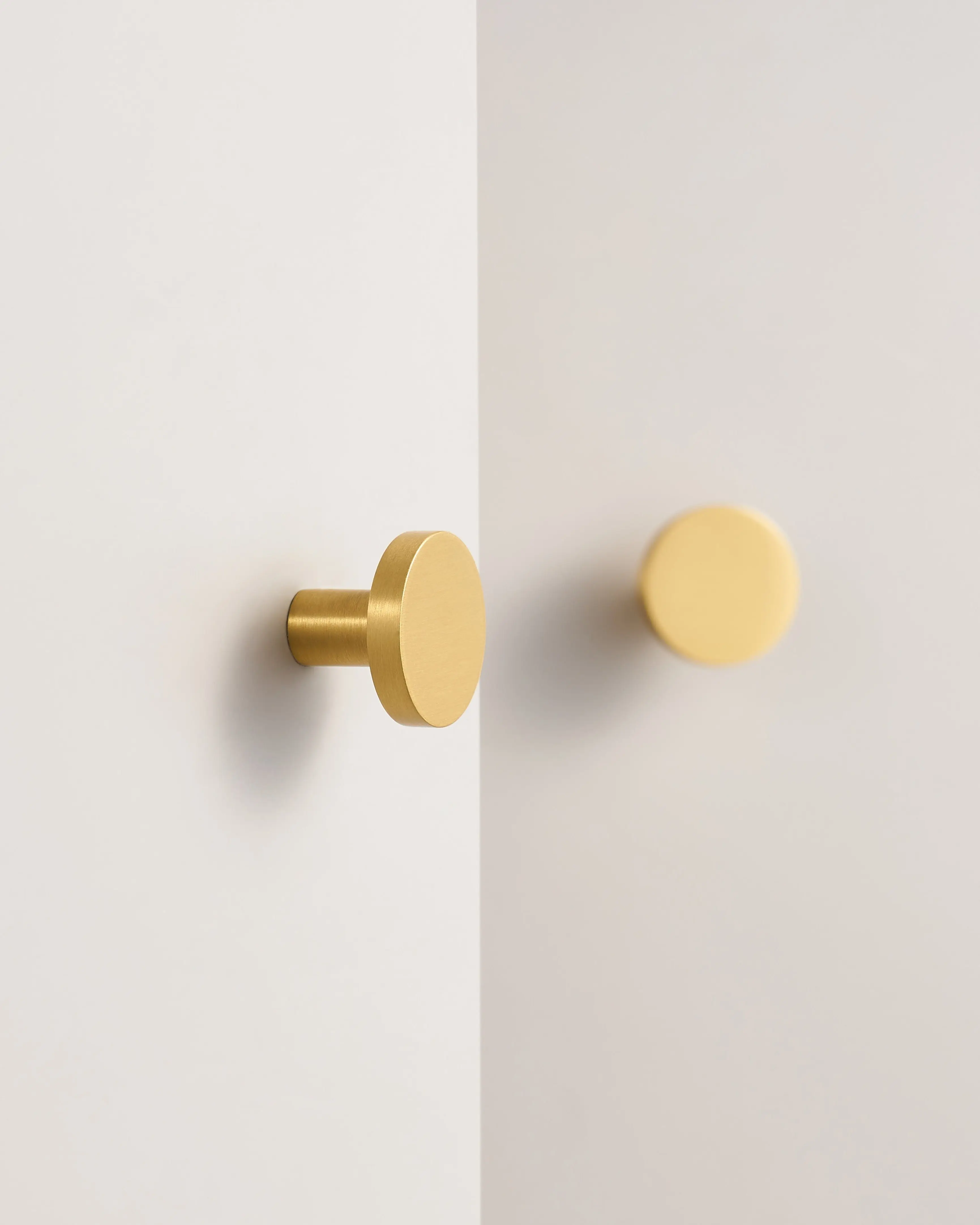 ASHBURY FLAT ROUND DISC SHAPE KNOB