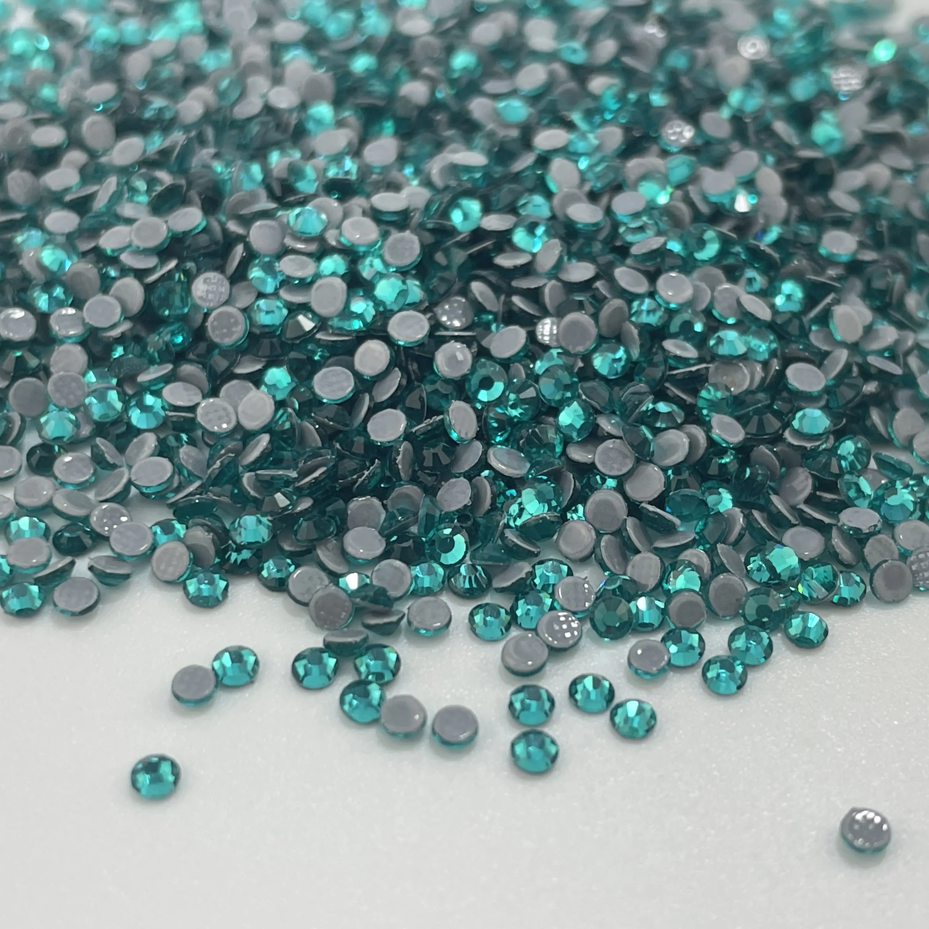Bulk ASFA125 Blue Zircon Hot Fix Glass Rhinestones with Sparkle Effect, Sparkly Decor for DIY Sewing Crafts, Apparel and Shoes, Rhinestone Sparkle, Sparkly Rhinestone