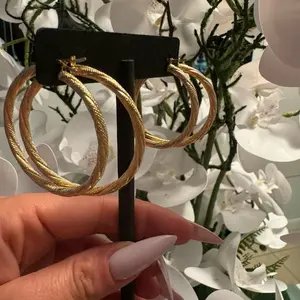 2 pares de argollas de 10 k súper espectaculares