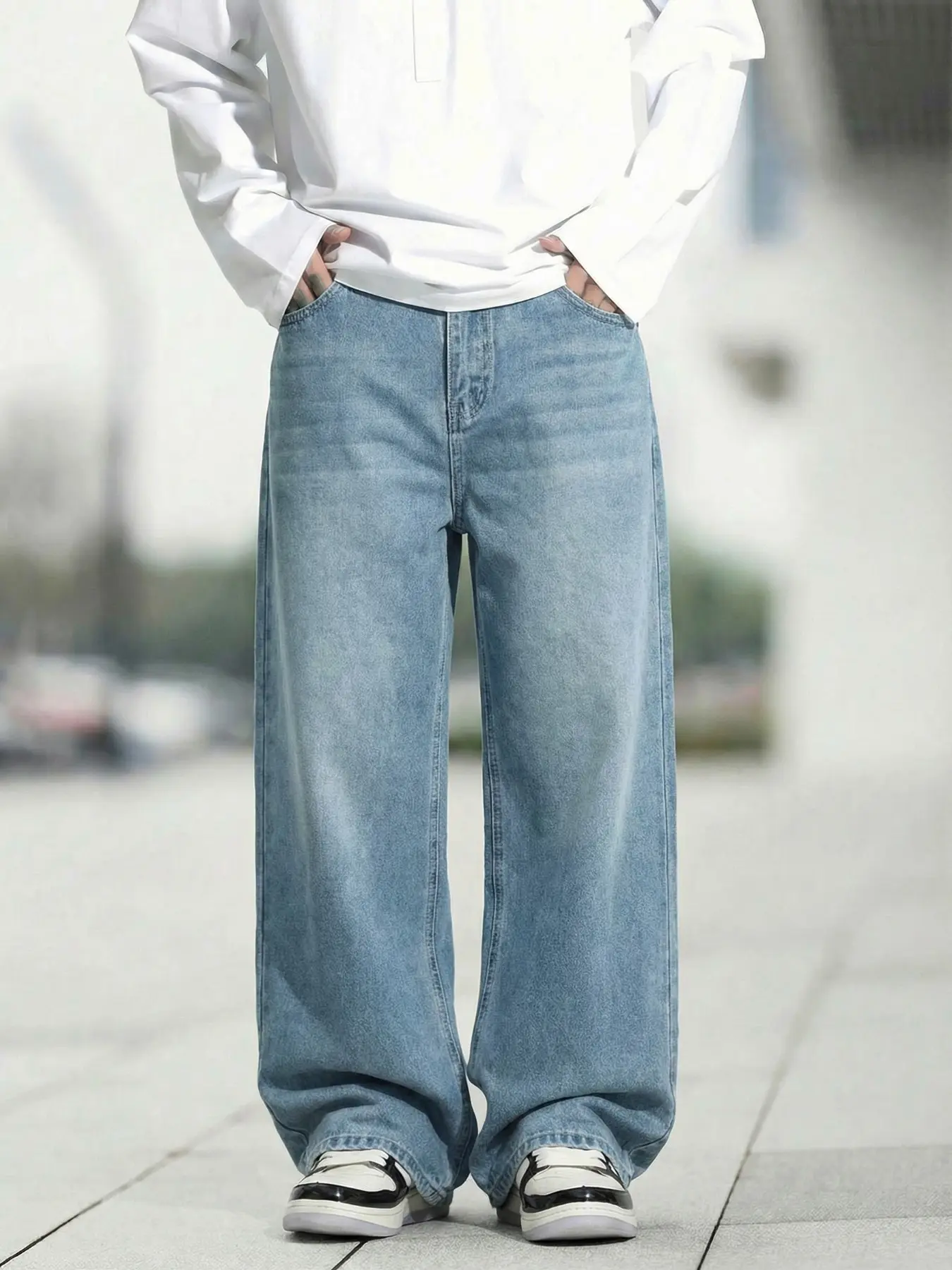 Men's Loose Wide-Leg Plain Jeans Streetwear Menswear Pants. Light blue washed denim material, simple and fashionable jeans, suitable for young men's daily and weekend wear, ideal as a gift for boyfriends or husbands.