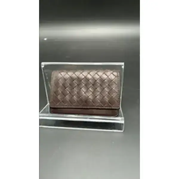 Pre-owned Leather Luxury Bags & Accessories Bottega Veneta Intrecciato Card Holder, Brown Date Code: 133945V001U2040D. Entrupy ID: KQ29XKH.