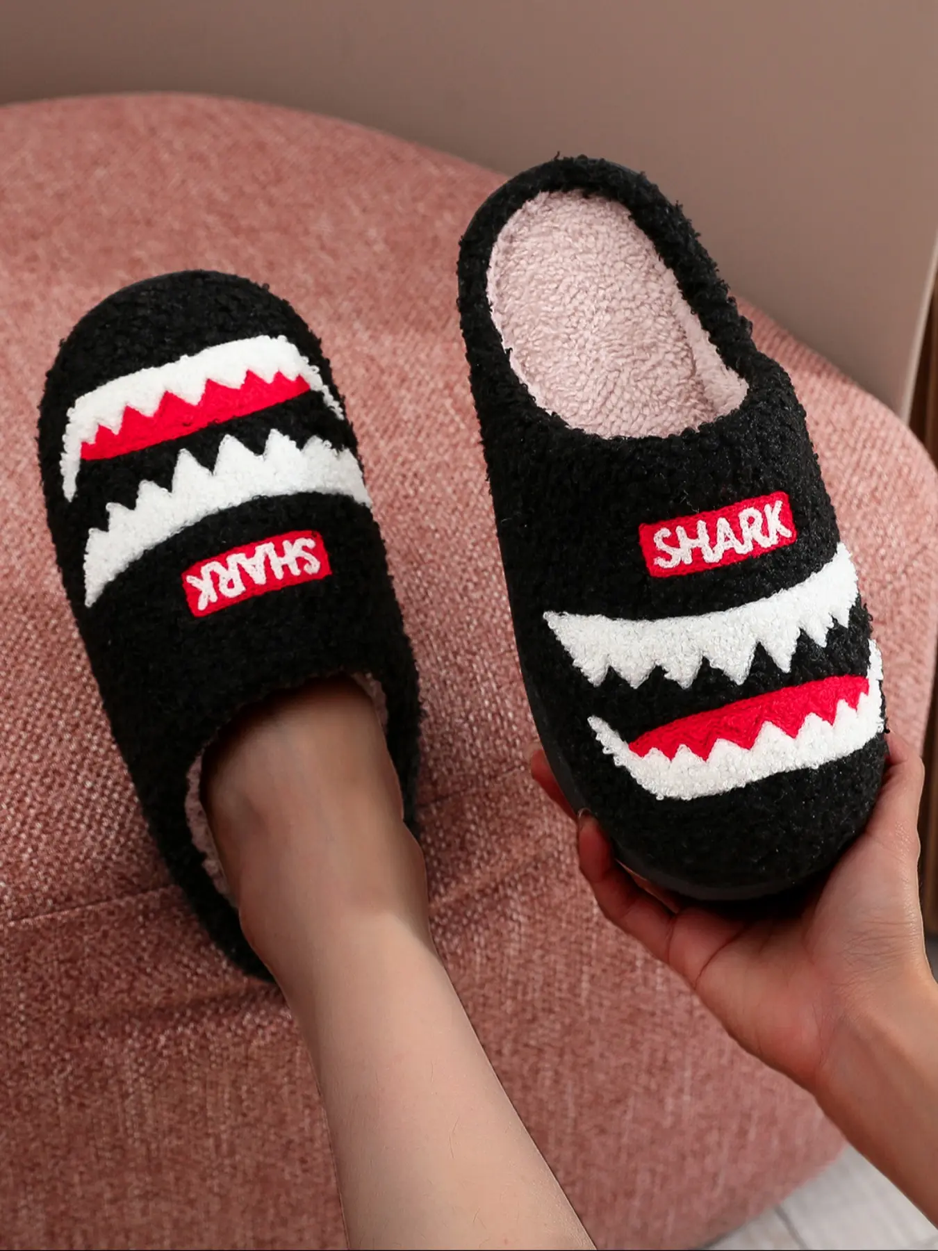Shark Plush Slippers, Creative Embroidered Vintage Simple Home Shoes, Unisex Indoor Outdoor Warm Slip-On Non-Slip Boots, Warm House Slippers, Casual Home Slippers
