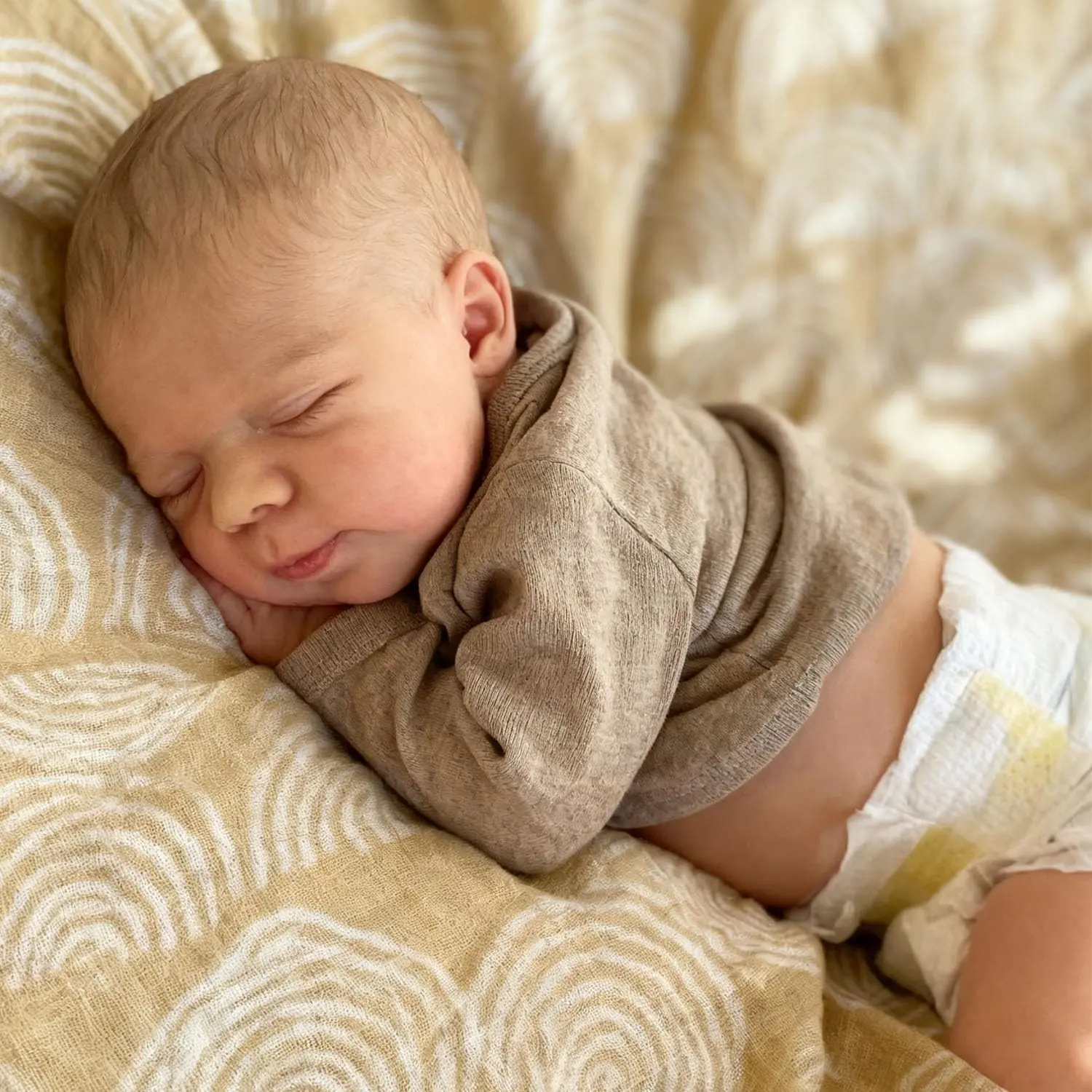 Realistic 19-Inch Doll, Lifelike Newborn Doll, Poseable with Accessories, Vinyl Material, Soft and Eco-Friendly, Perfect Gift for Kids, Dolls Gifts
