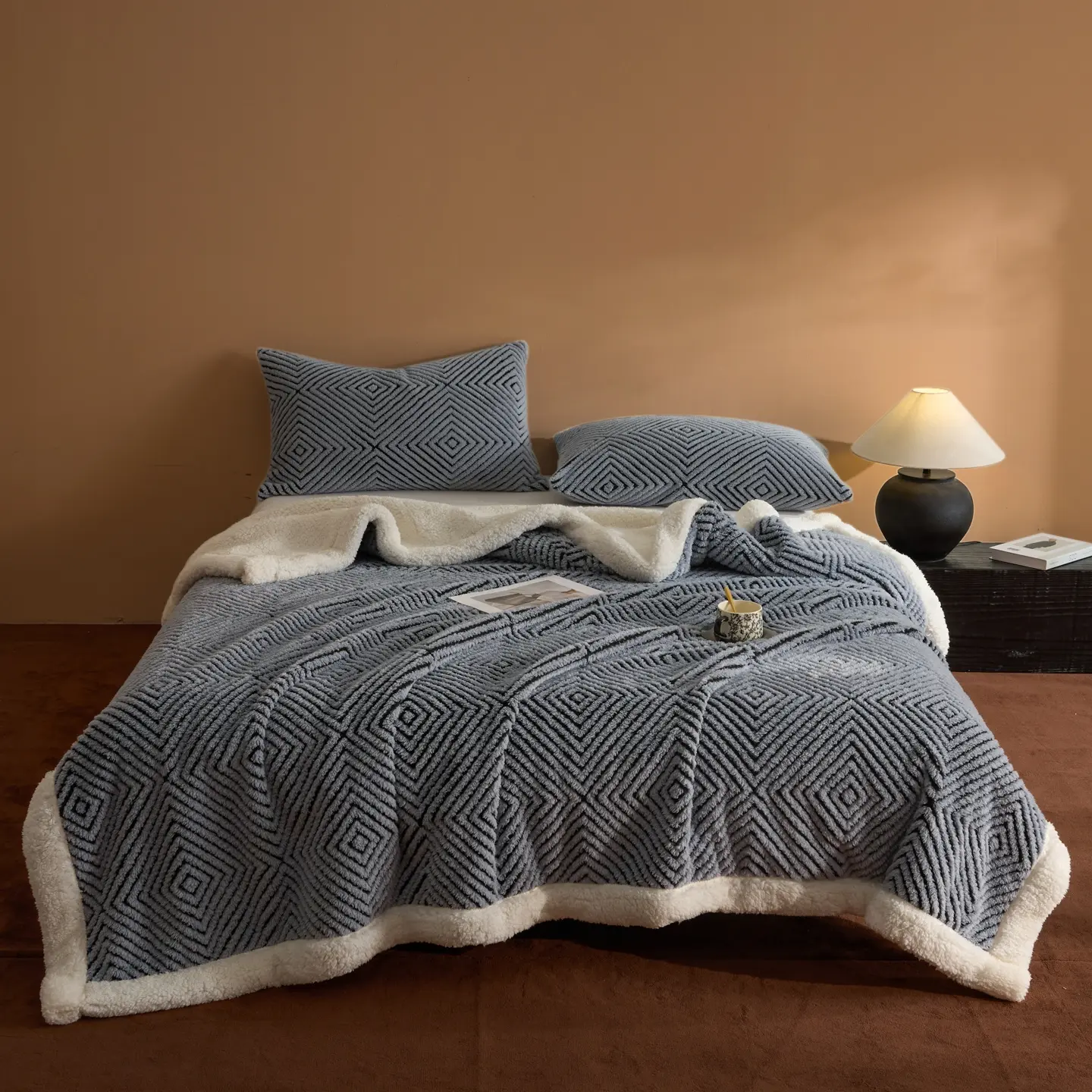 1pc Cationic Jacquard Double-Sided Warm Plush Blanket, Soft Skin-Friendly Touch, Comfortable and Cozy, Suitable for Bedroom, Sofa, Travel, Office Nap, Soft Throw Blanket