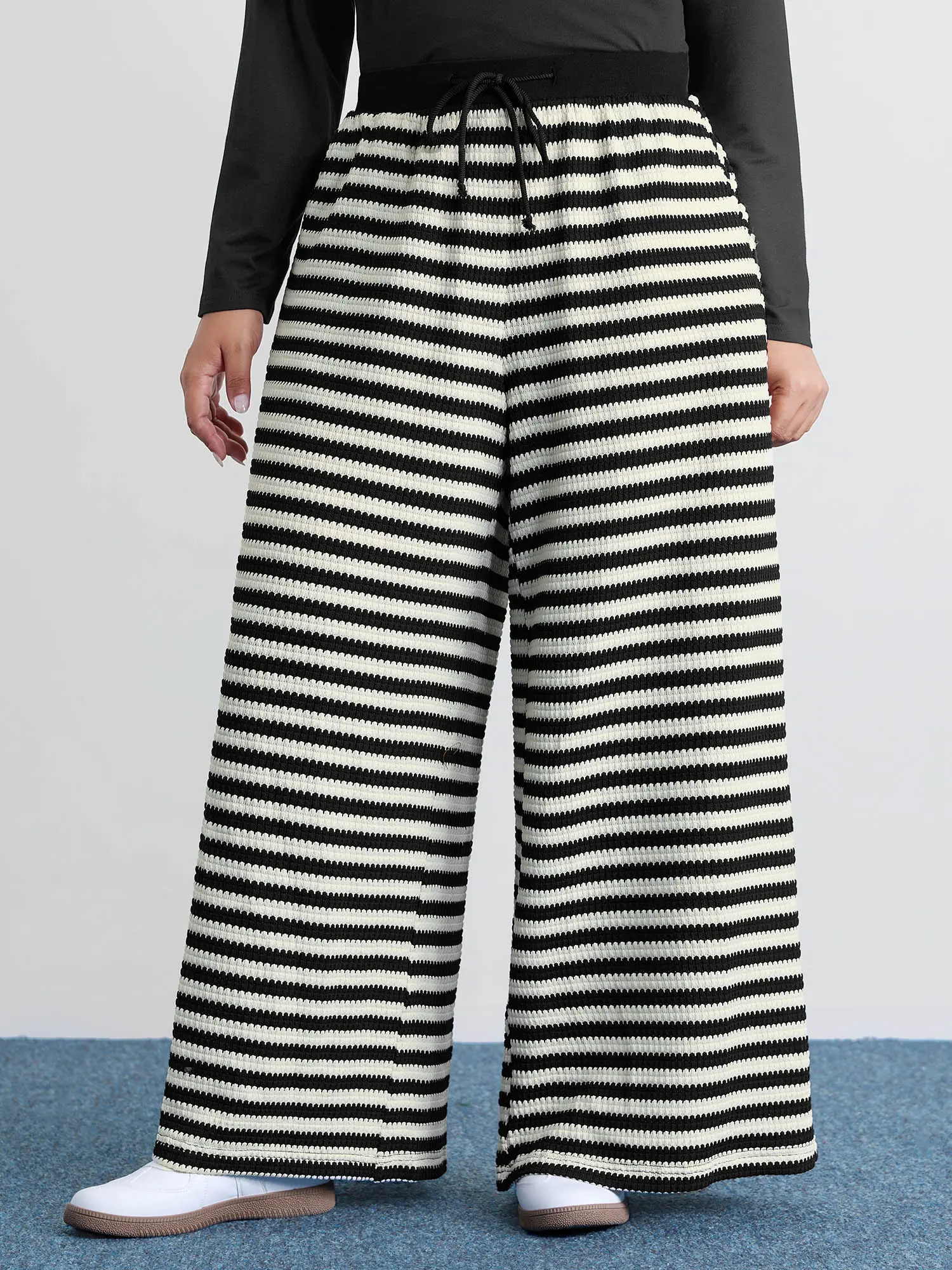 BLOOMCHIC Women's Curvy Plus Size Contrast Striped Spandex Fabric Pants - Mid Rise, Drawstring Waist, Wide Leg, Full Length, Black, Pocketed, M-6X, All Seasons, Elastane, Plus Size Basics, Pants for Women, Polyester Blend